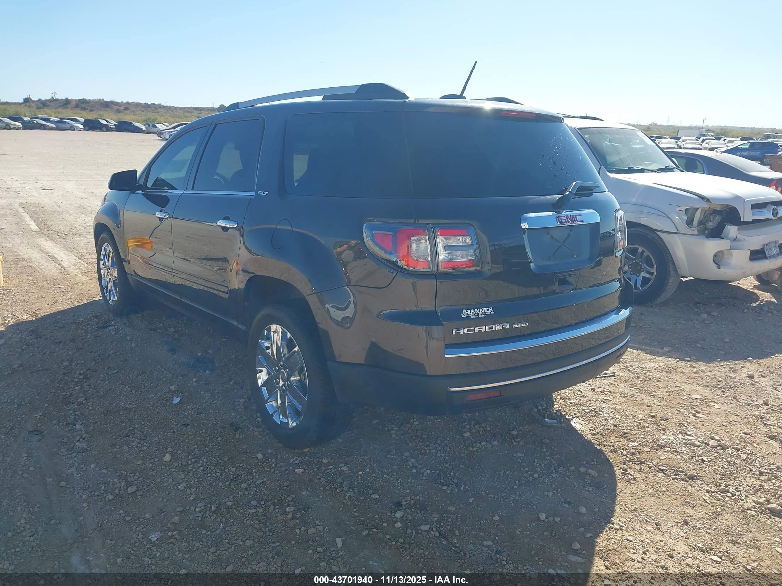 GMC ACADIA image 3