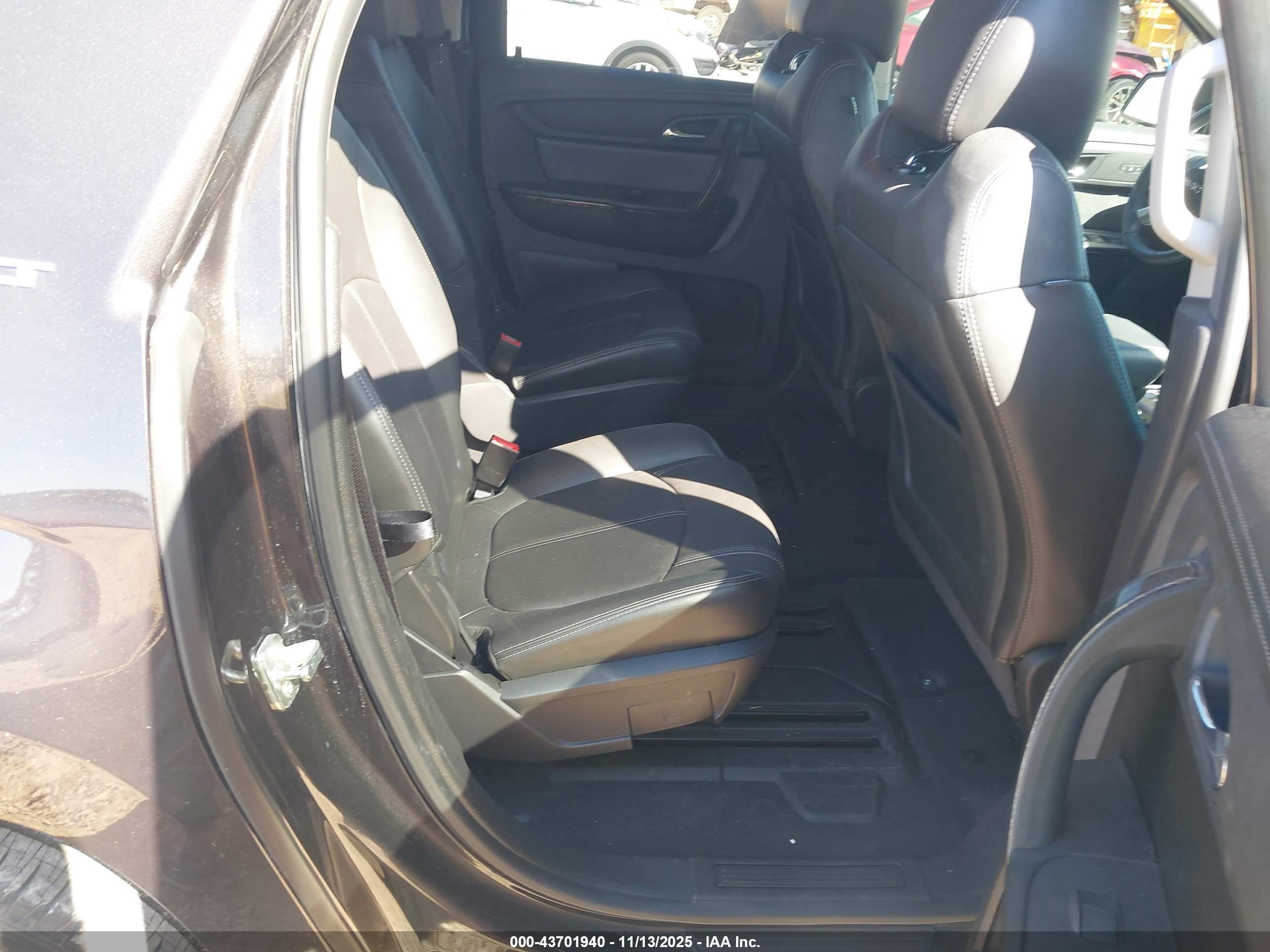 GMC ACADIA image 8