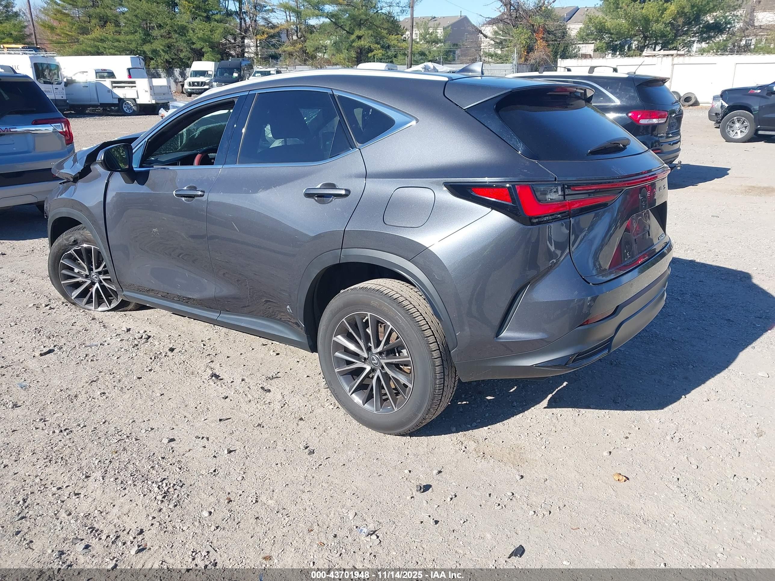 LEXUS NX image 3