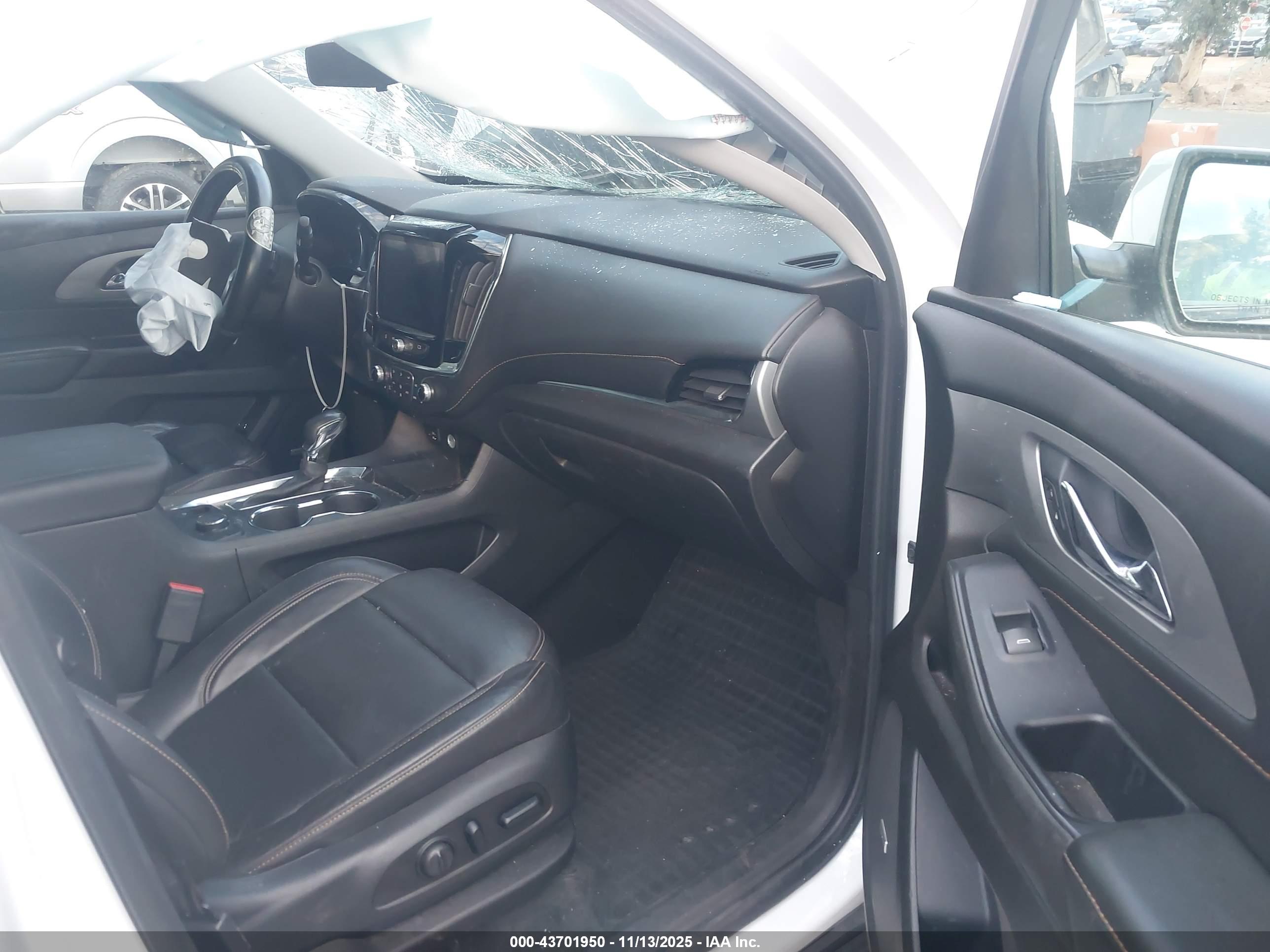 CHEVROLET TRAVERSE image 5