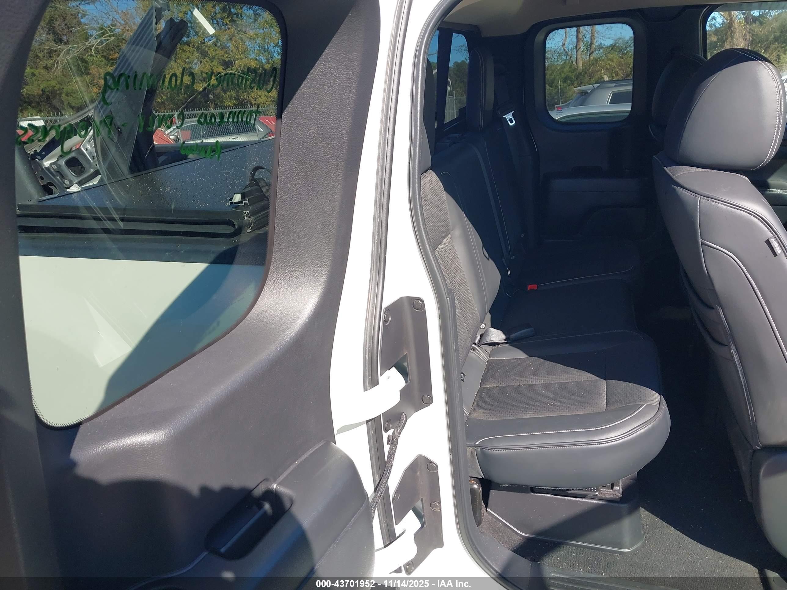 NISSAN TITAN image 8