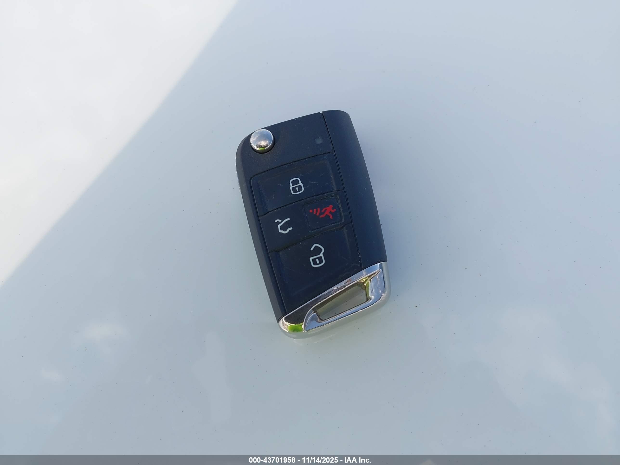 VOLKSWAGEN TIGUAN image 11