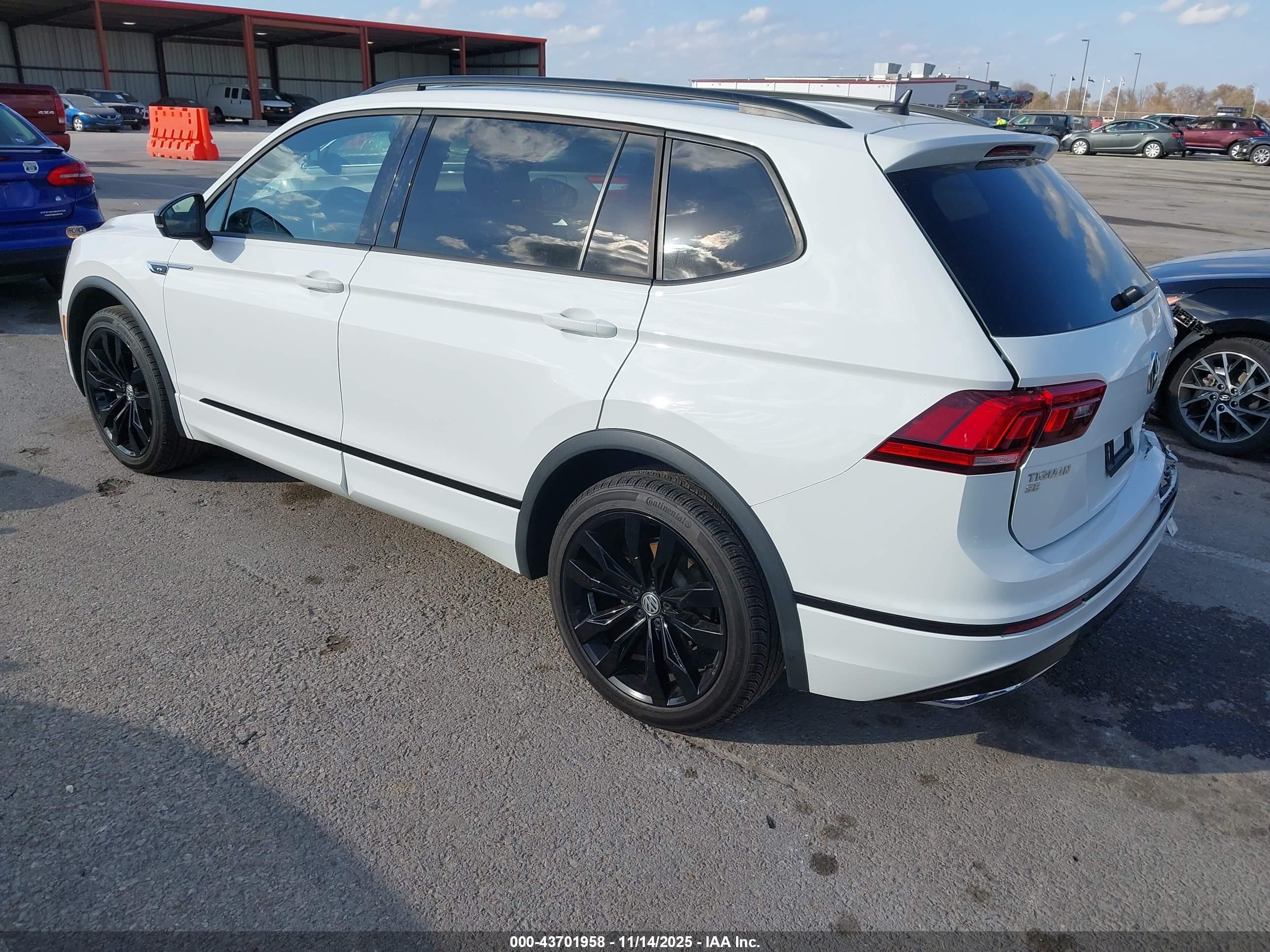 VOLKSWAGEN TIGUAN image 3