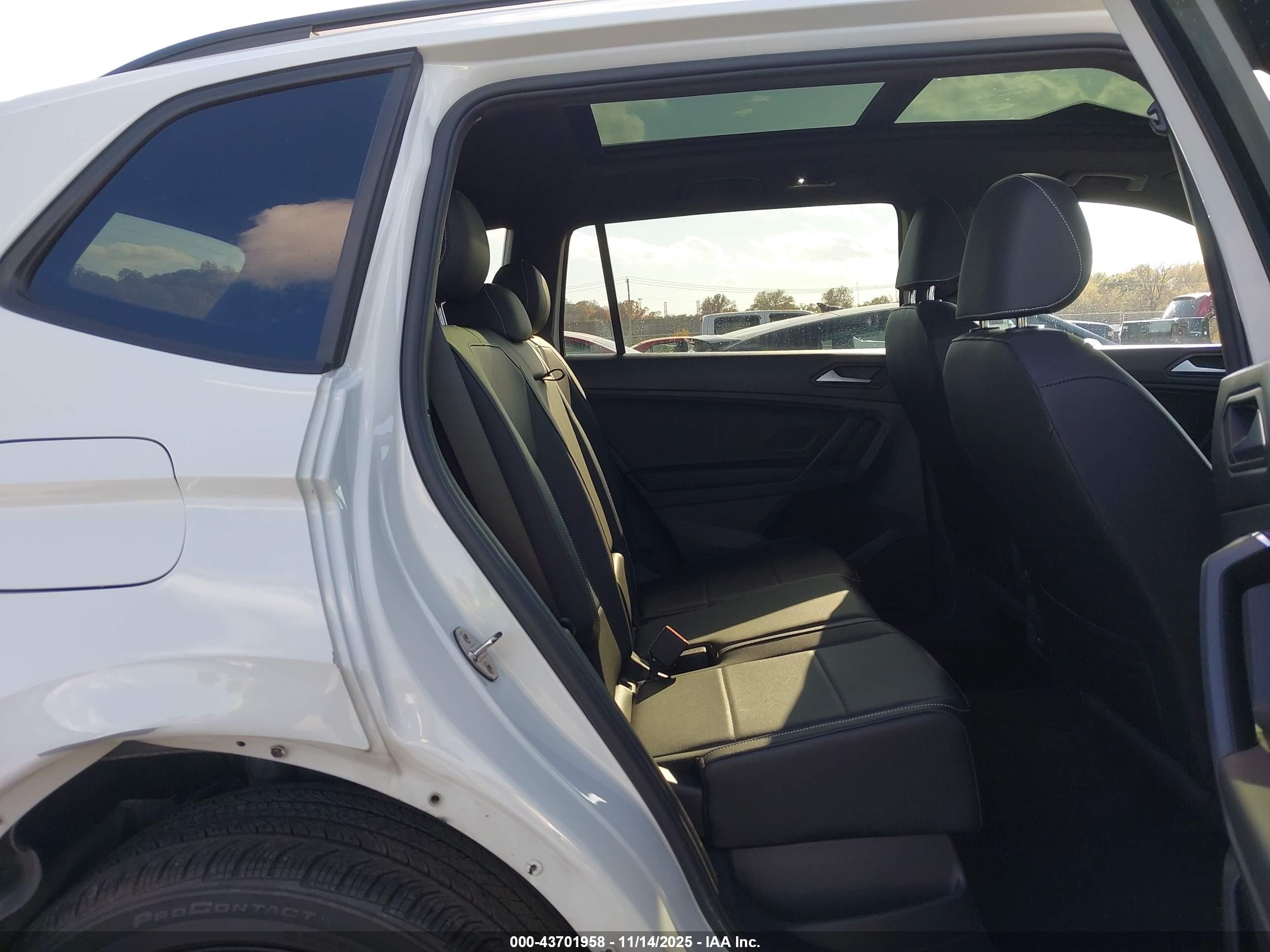 VOLKSWAGEN TIGUAN image 8