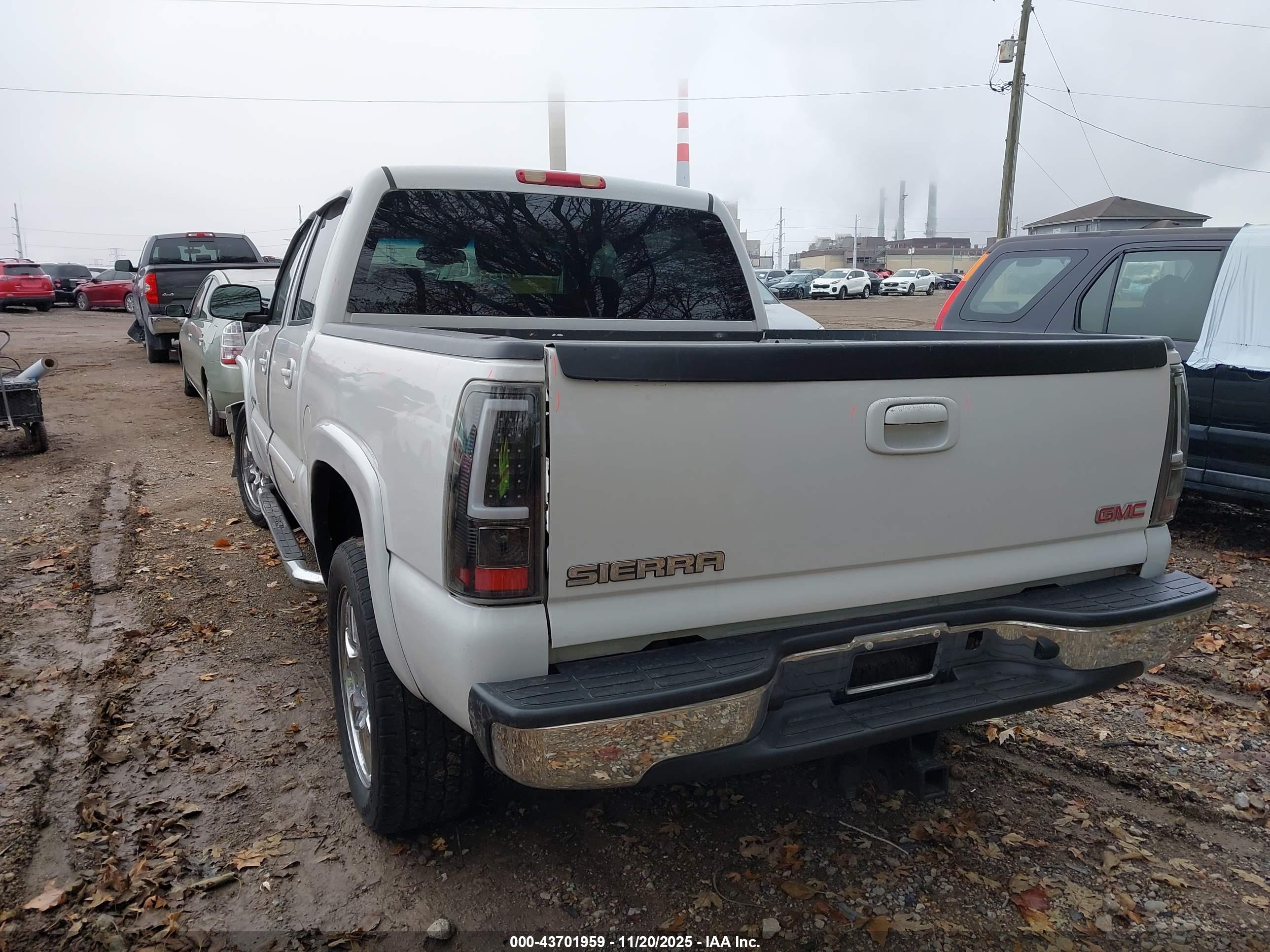 GMC SIERRA image 3