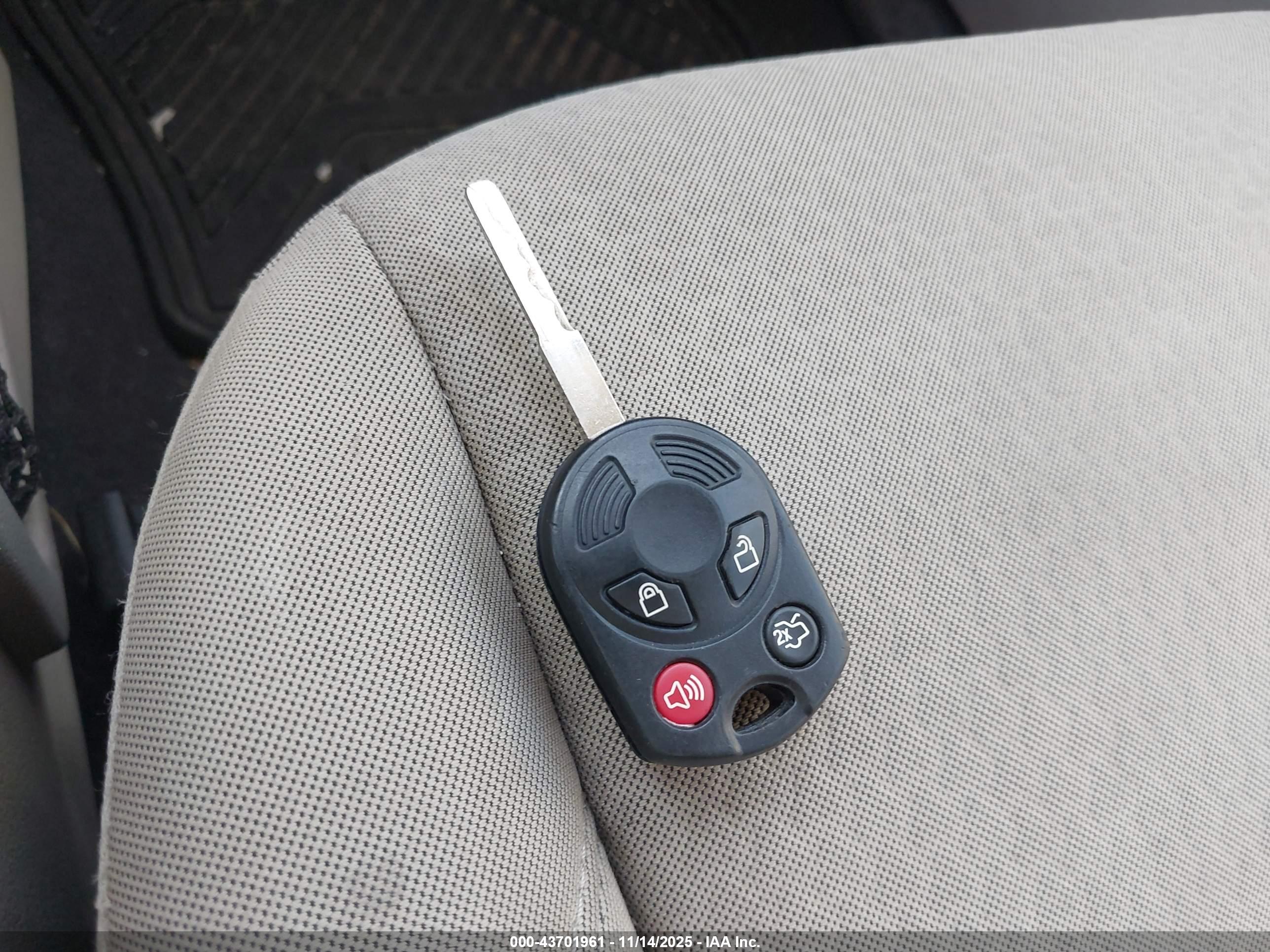 FORD C-MAX image 11