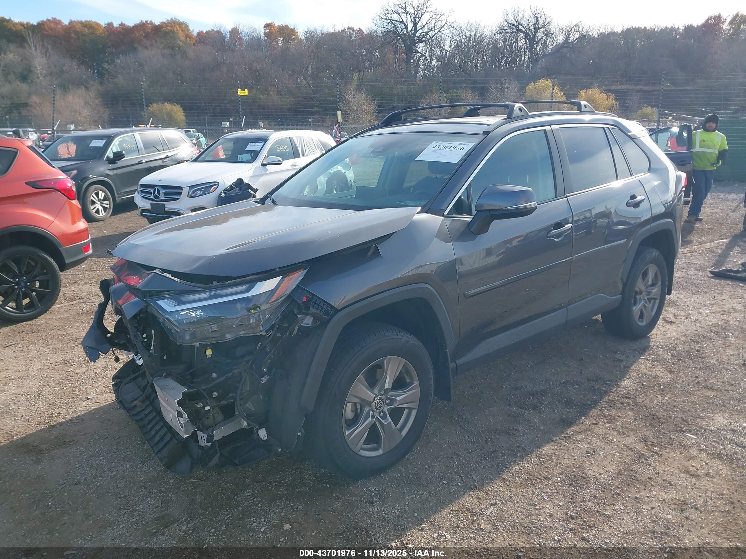 TOYOTA RAV4 image 2
