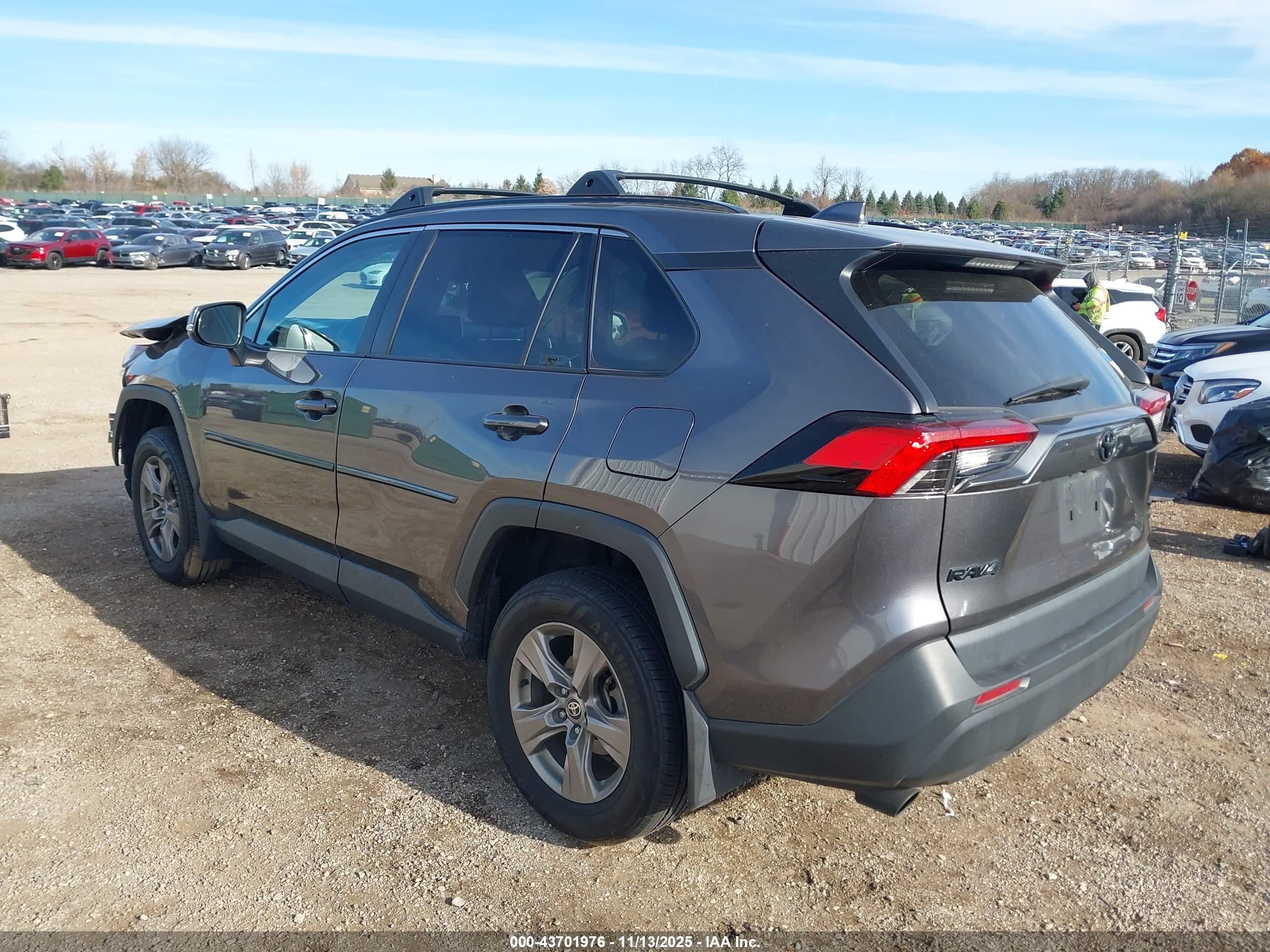 TOYOTA RAV4 image 3