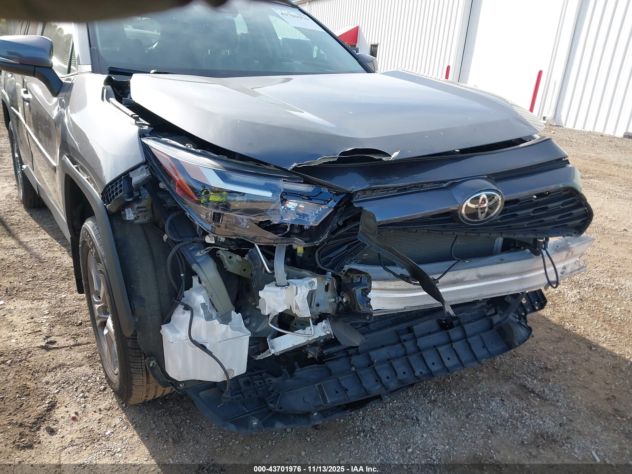 TOYOTA RAV4 image 6