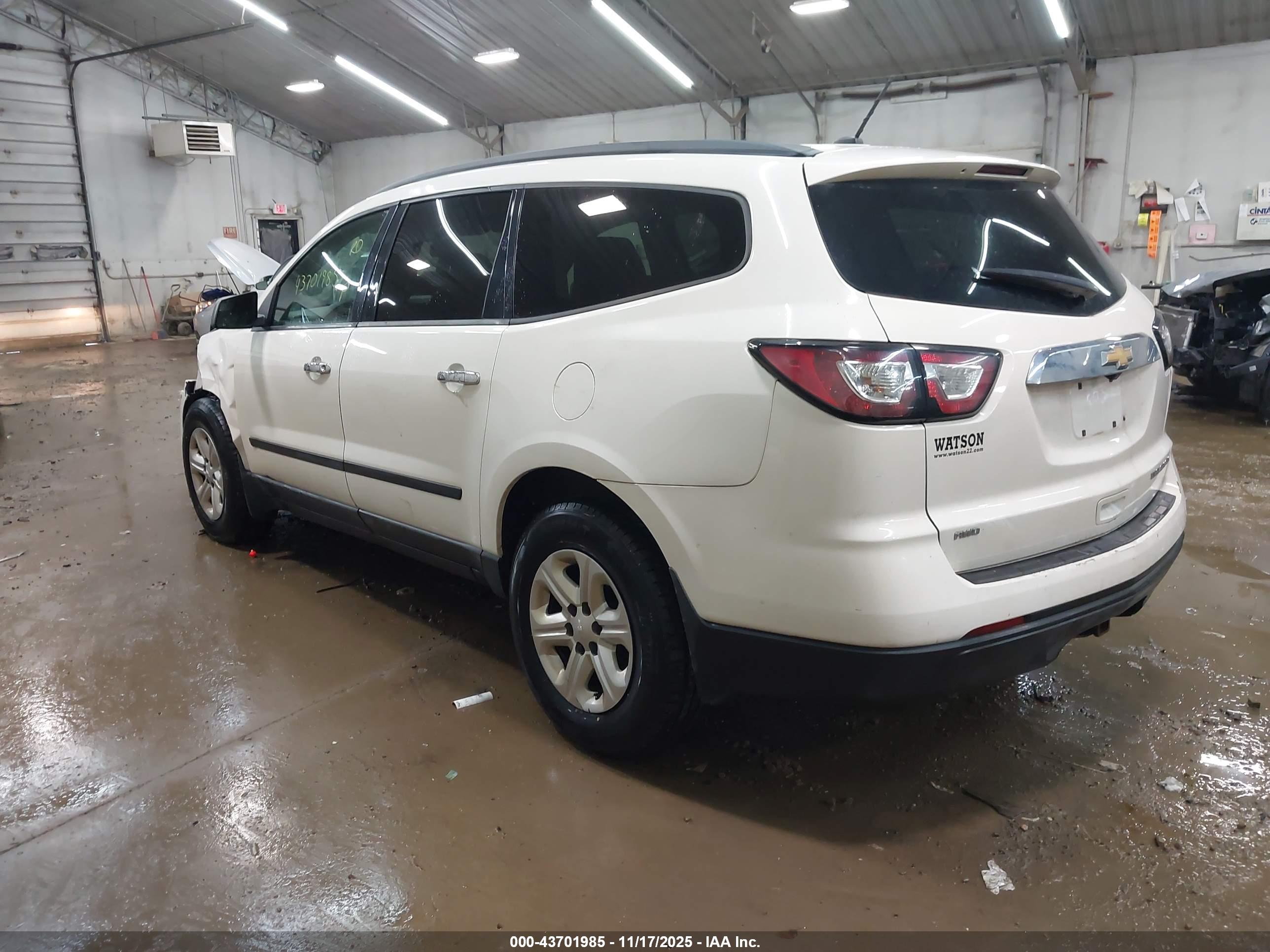 CHEVROLET TRAVERSE image 3