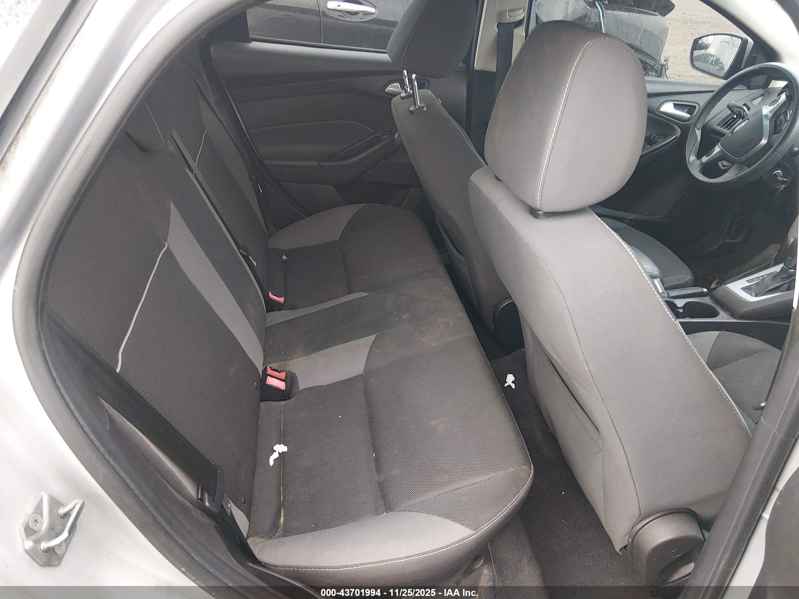 FORD FOCUS image 8