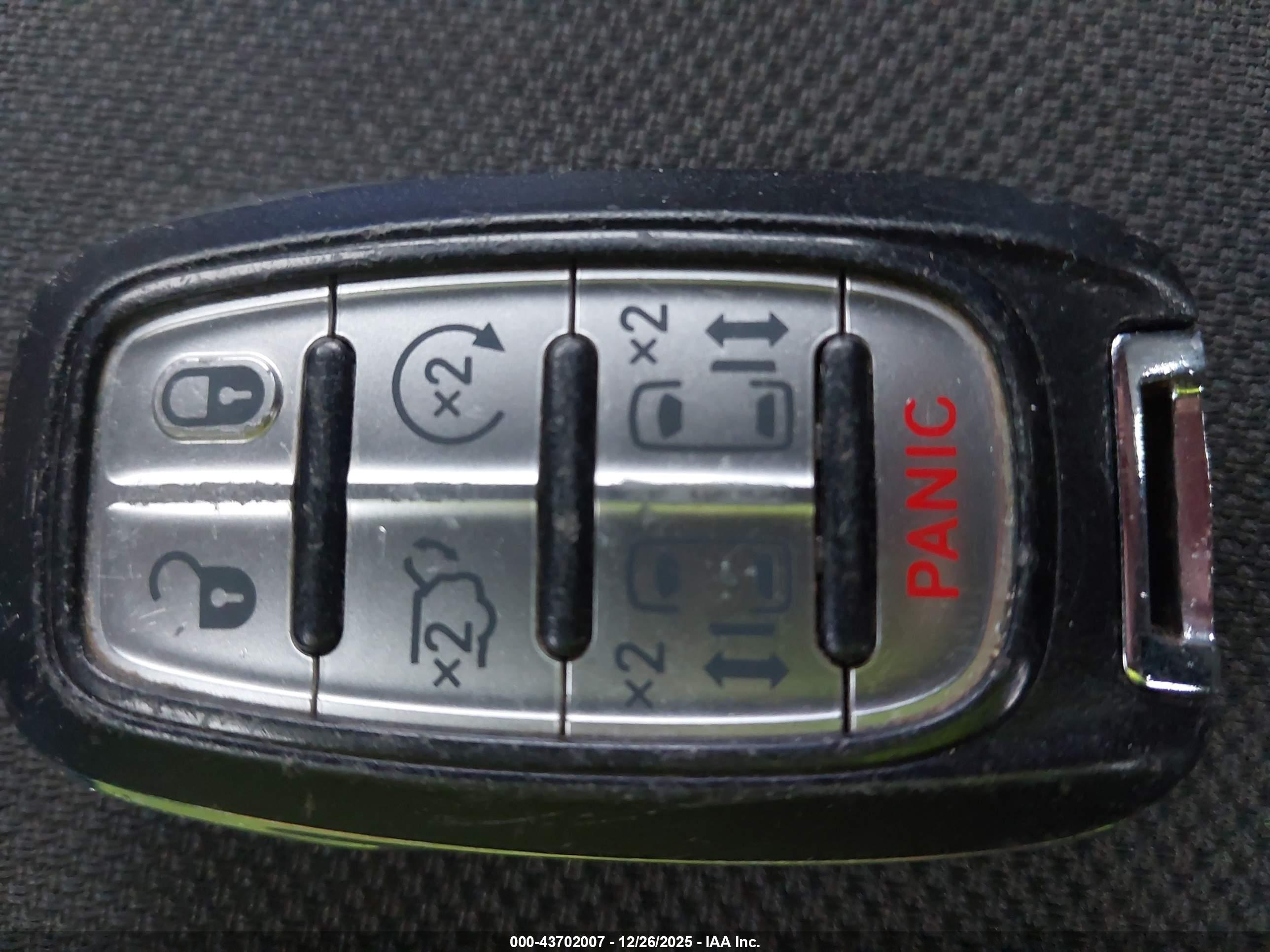 CHRYSLER PACIFICA image 11