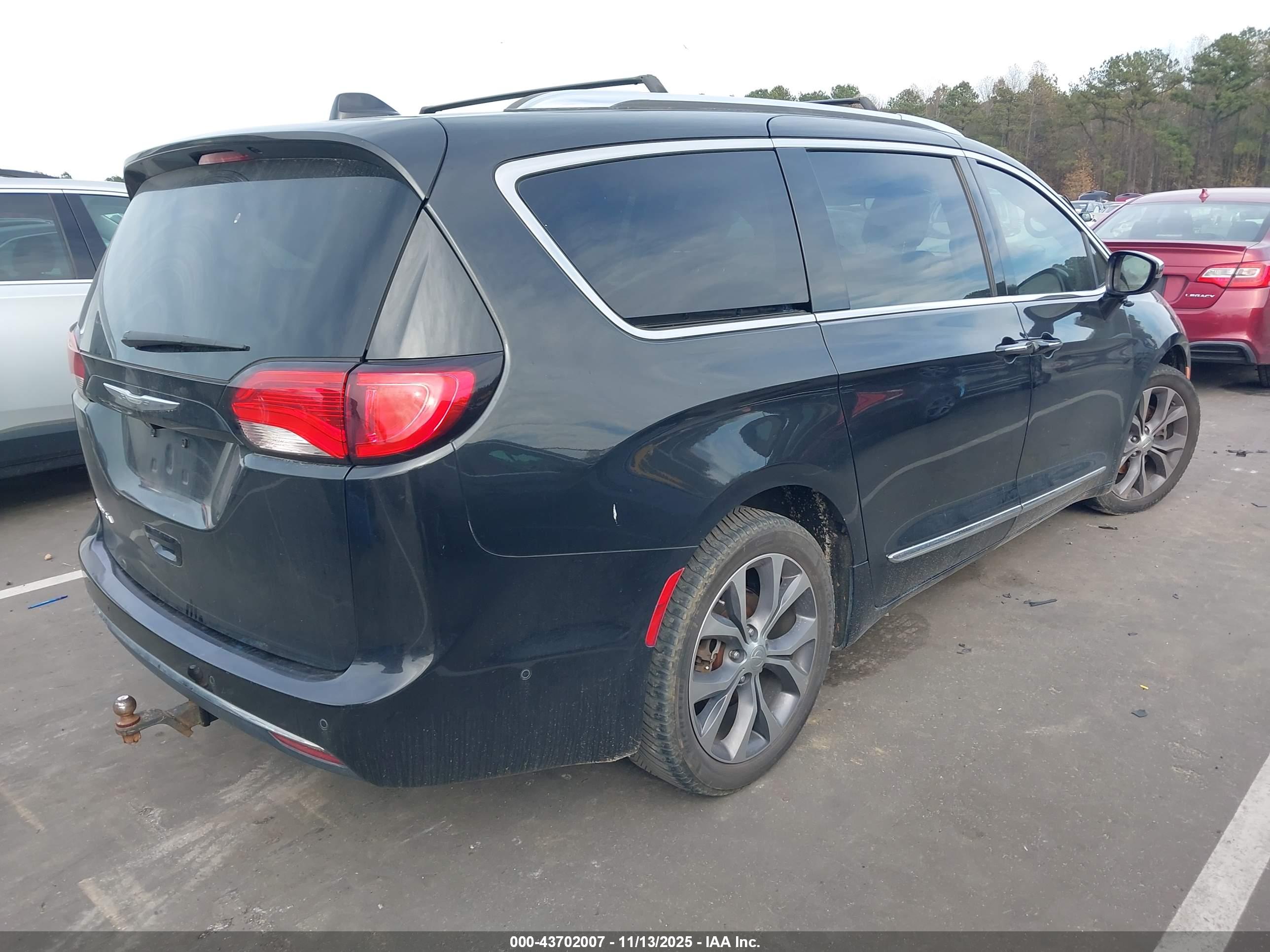 CHRYSLER PACIFICA image 4