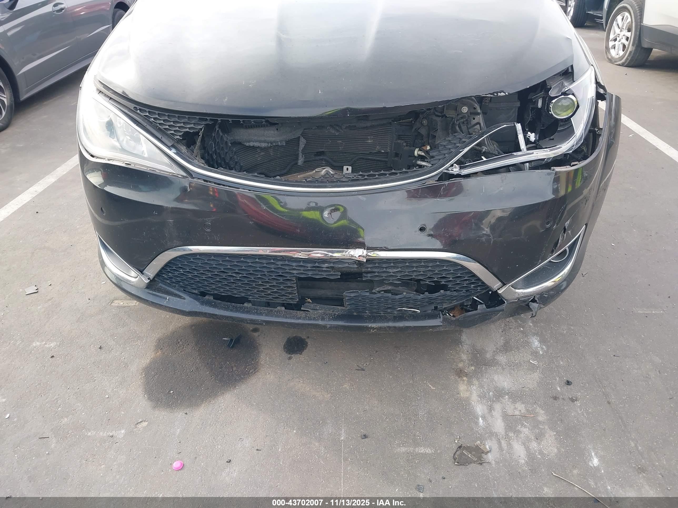 CHRYSLER PACIFICA image 6
