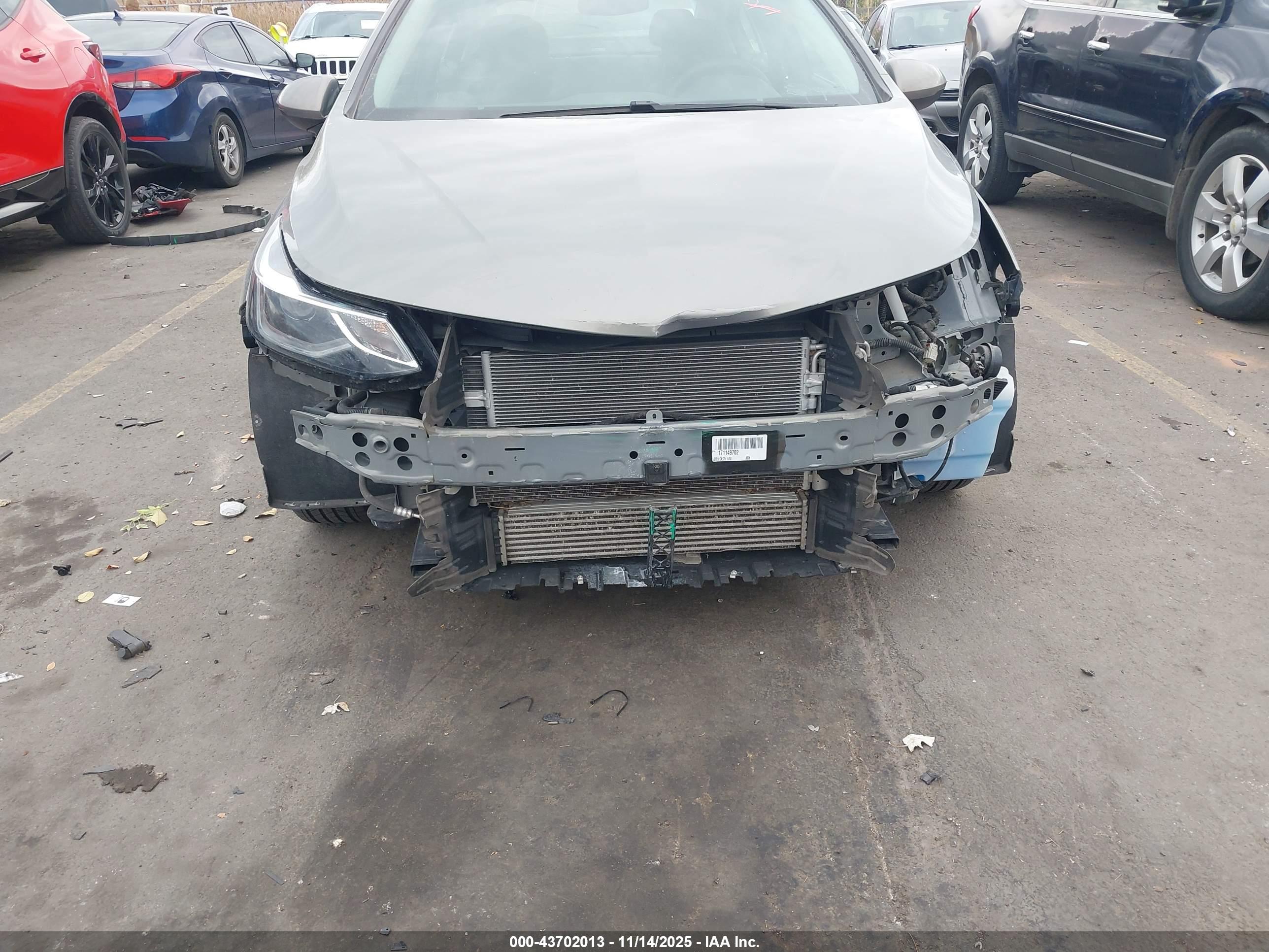 CHEVROLET CRUZE image 6