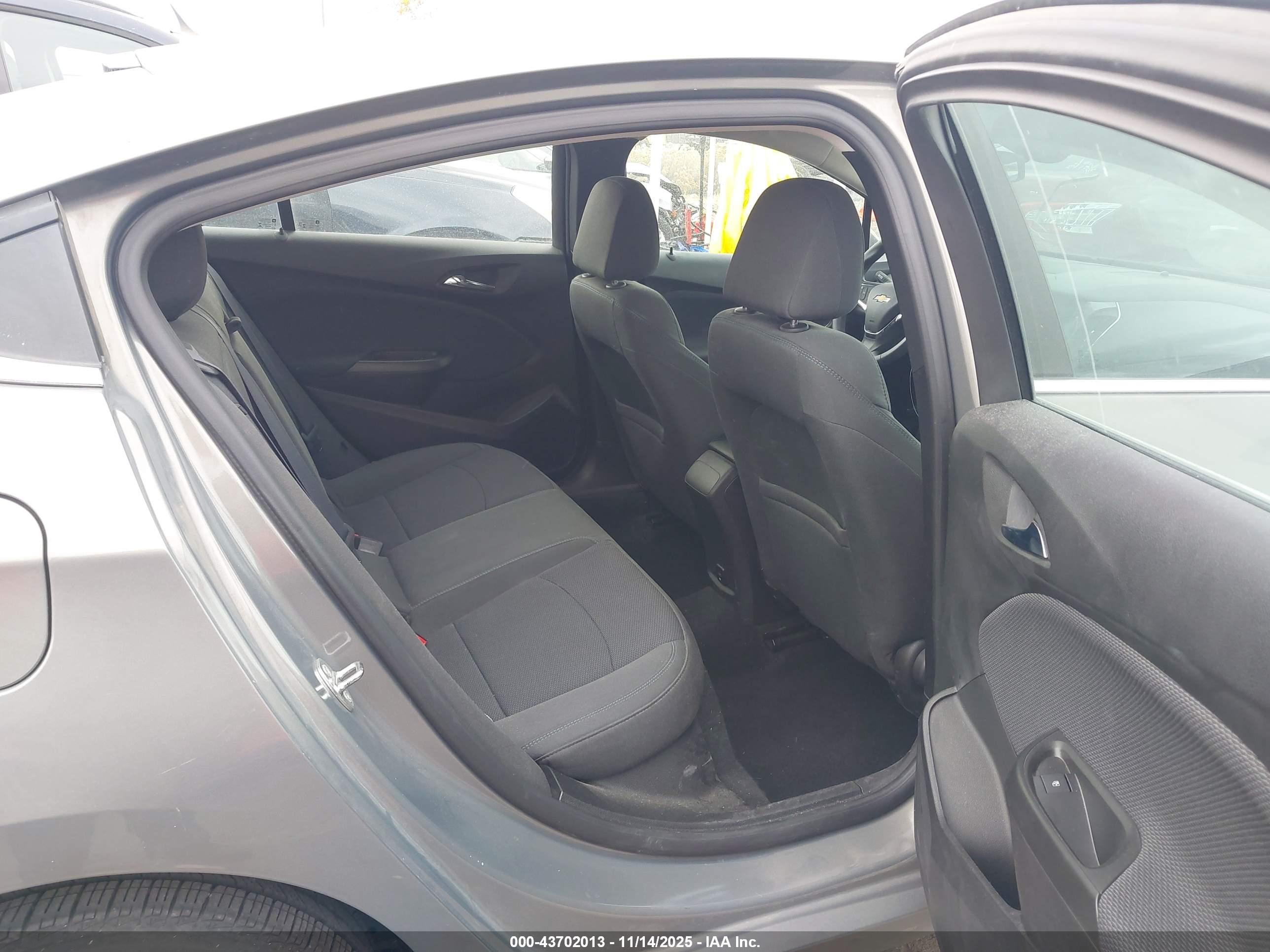 CHEVROLET CRUZE image 8