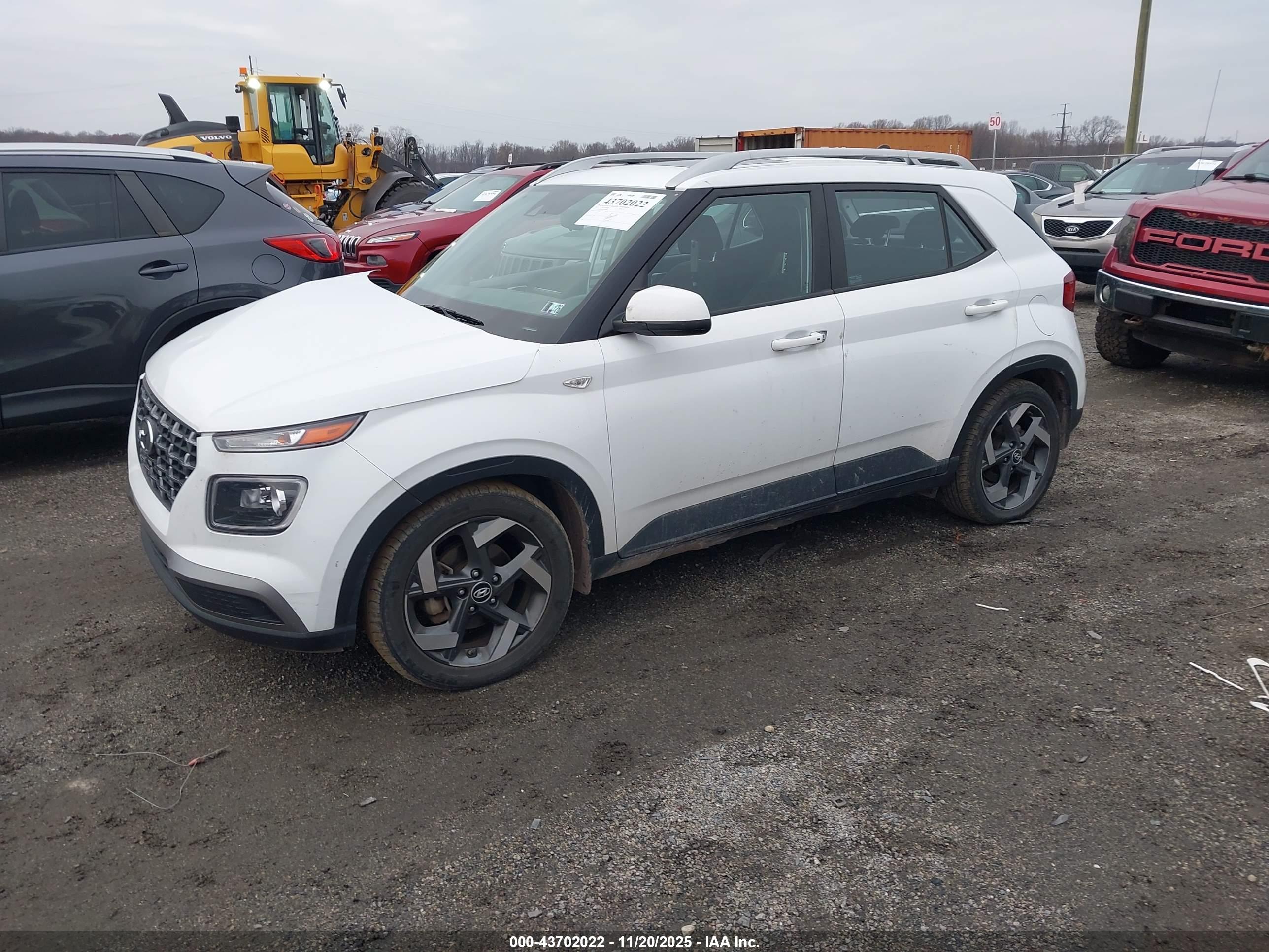 HYUNDAI VENUE image 2