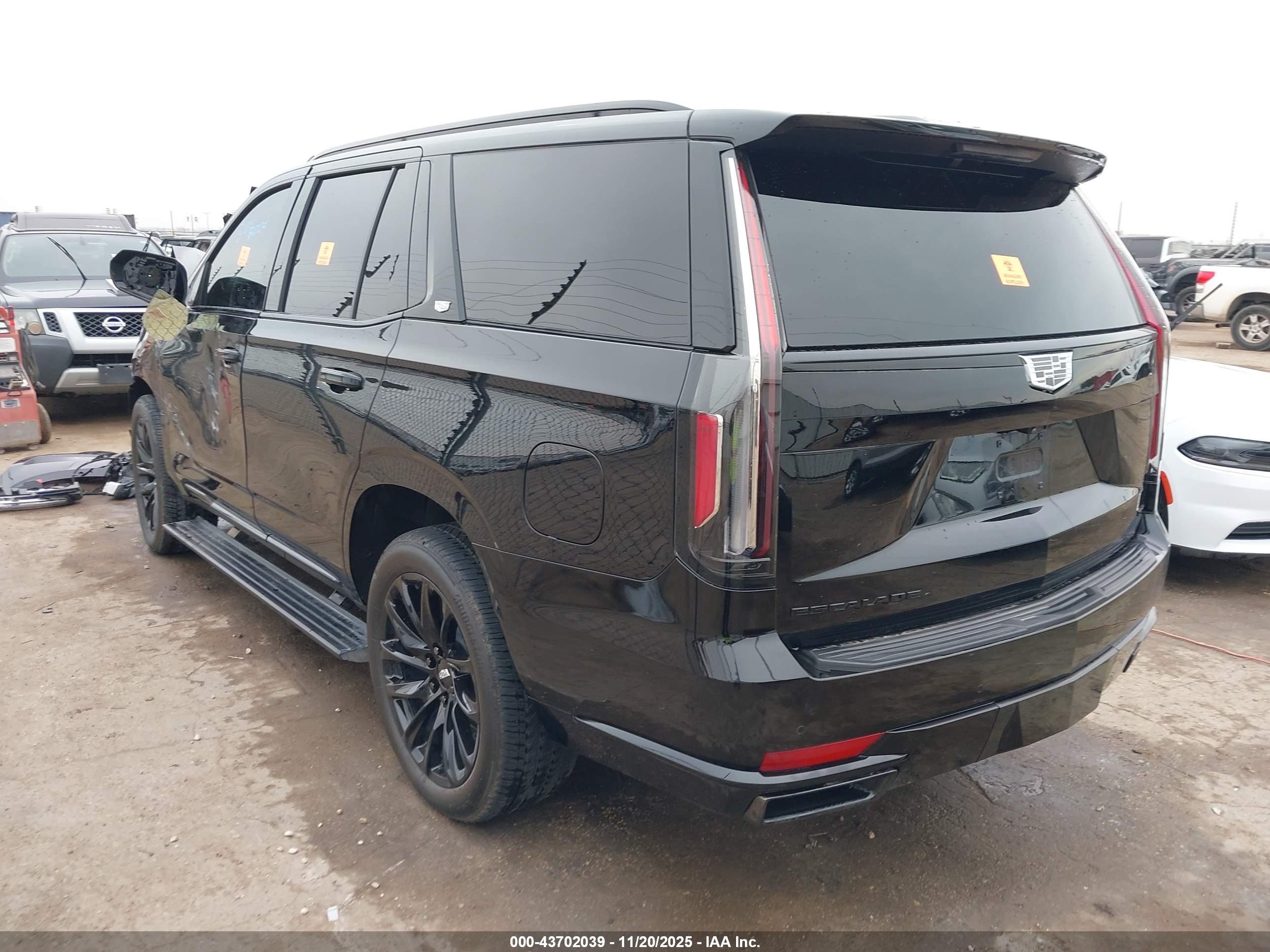 CADILLAC ESCALADE image 3
