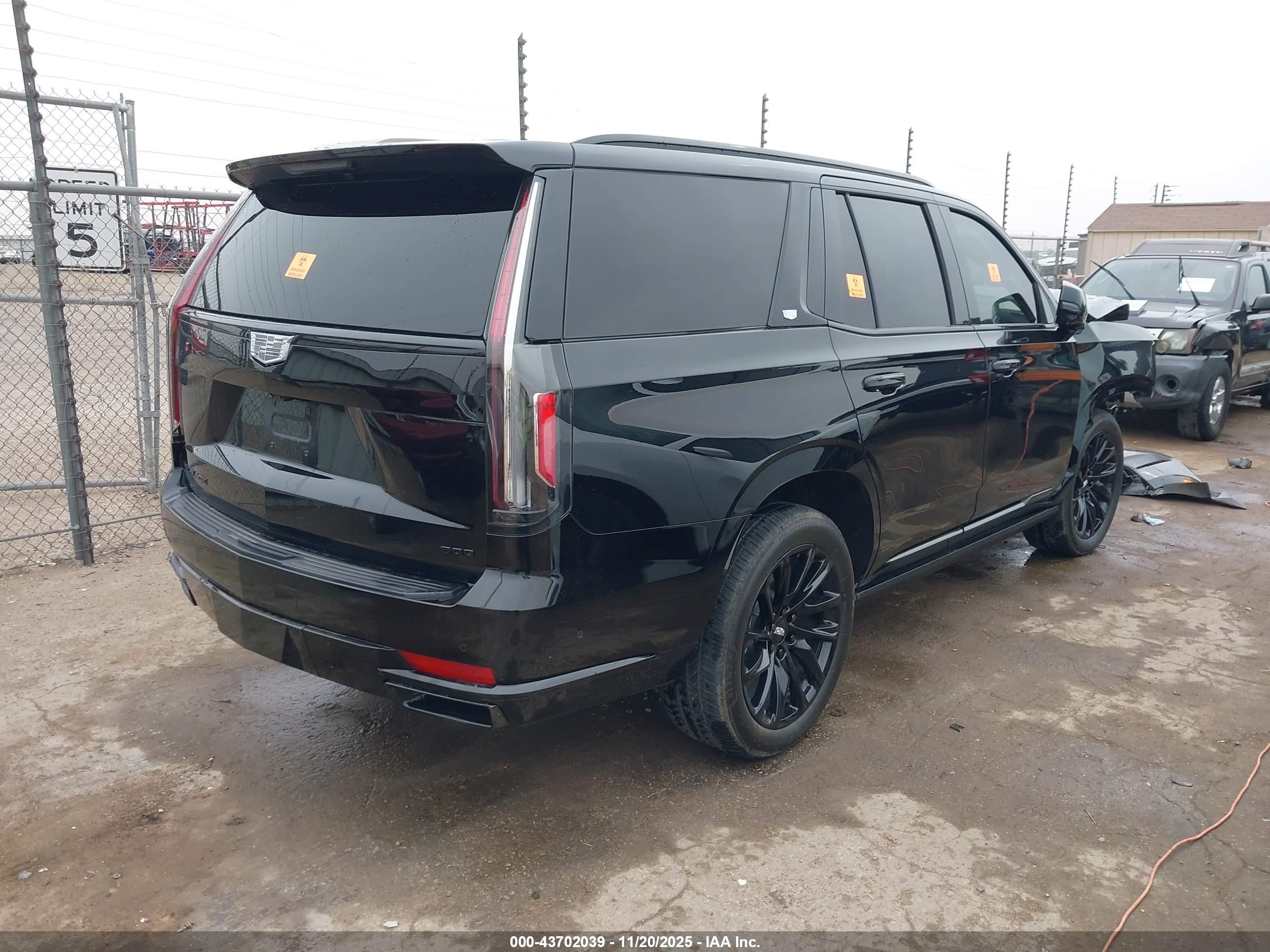 CADILLAC ESCALADE image 4