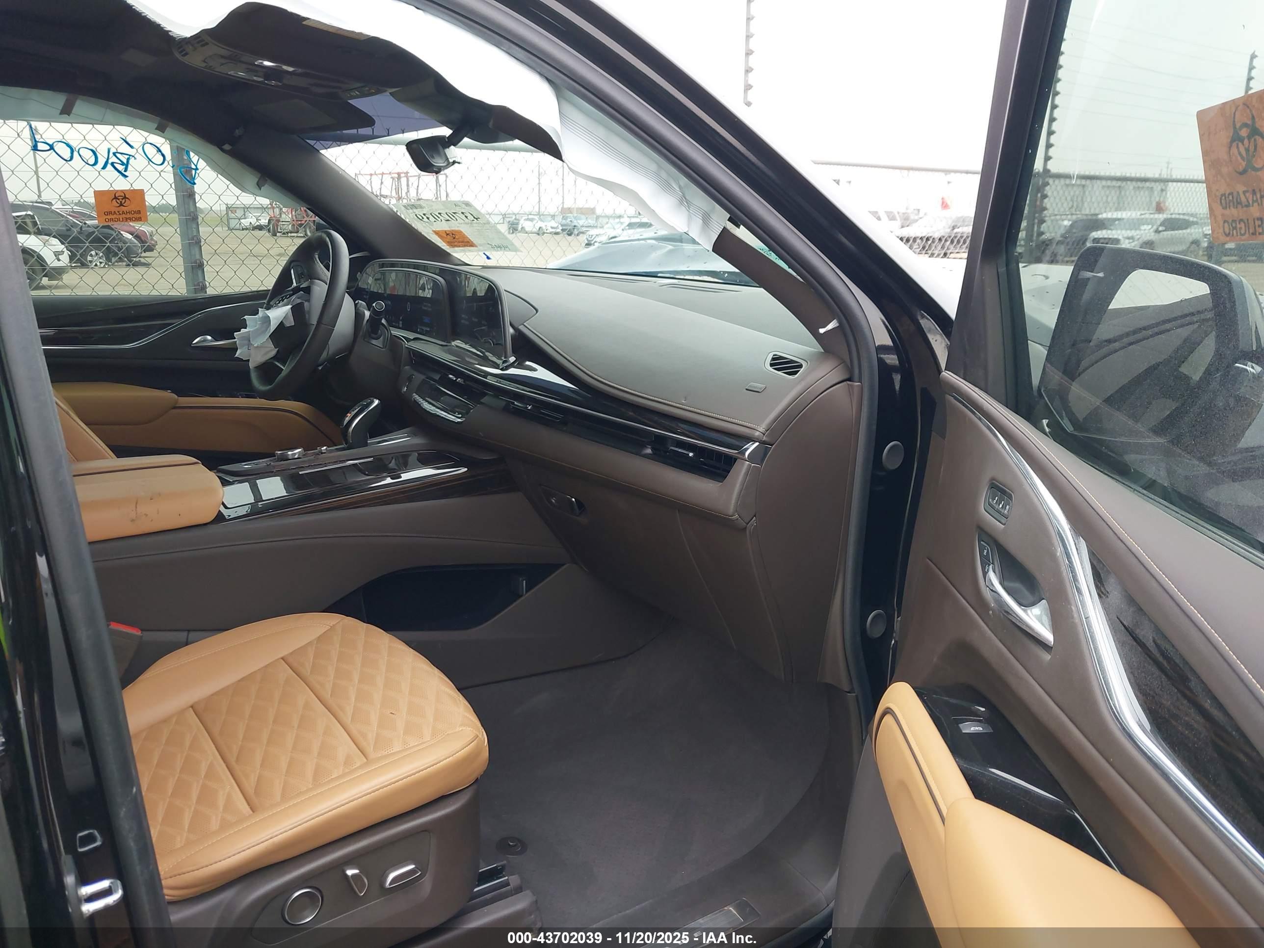 CADILLAC ESCALADE image 5
