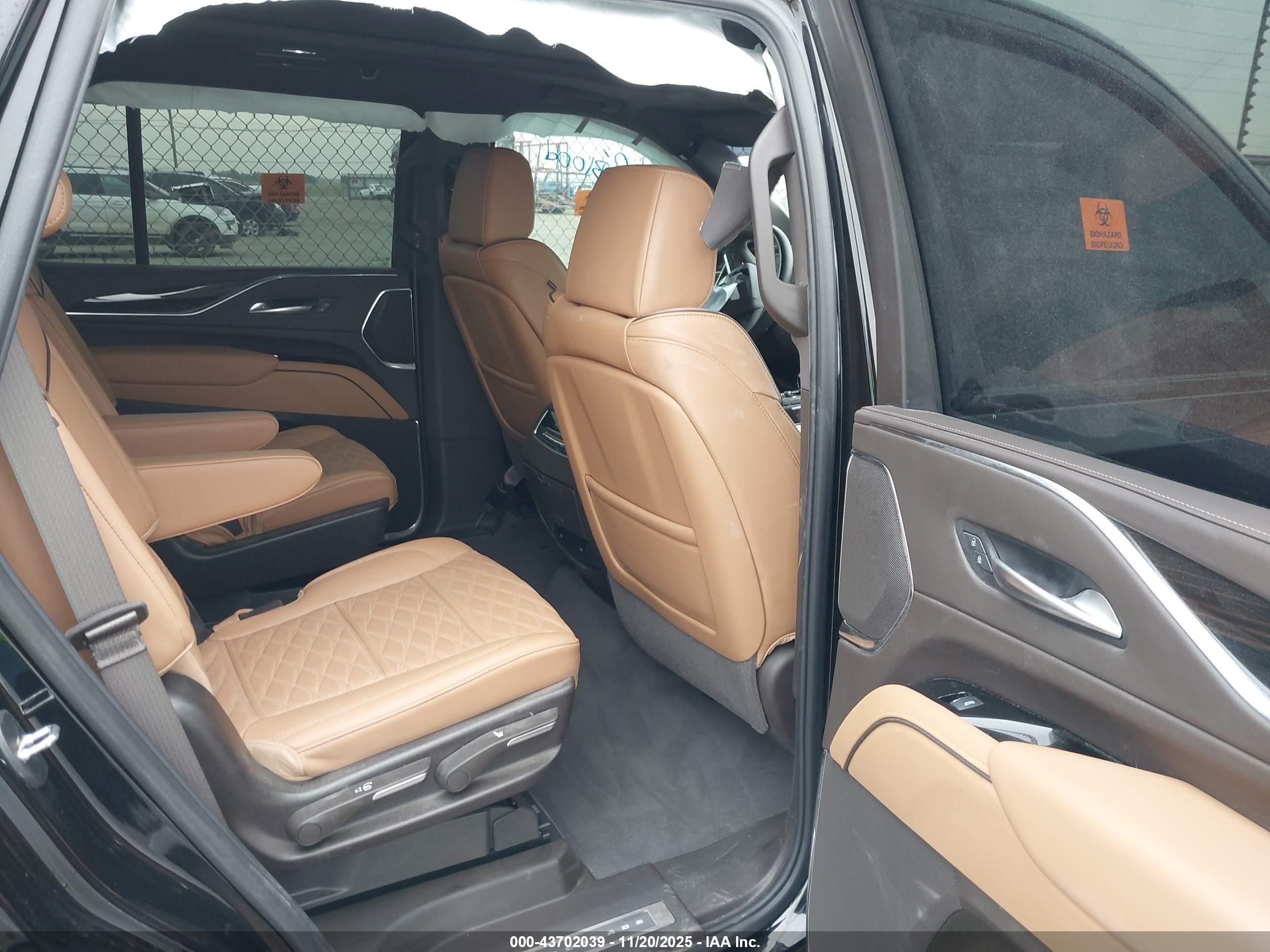 CADILLAC ESCALADE image 8