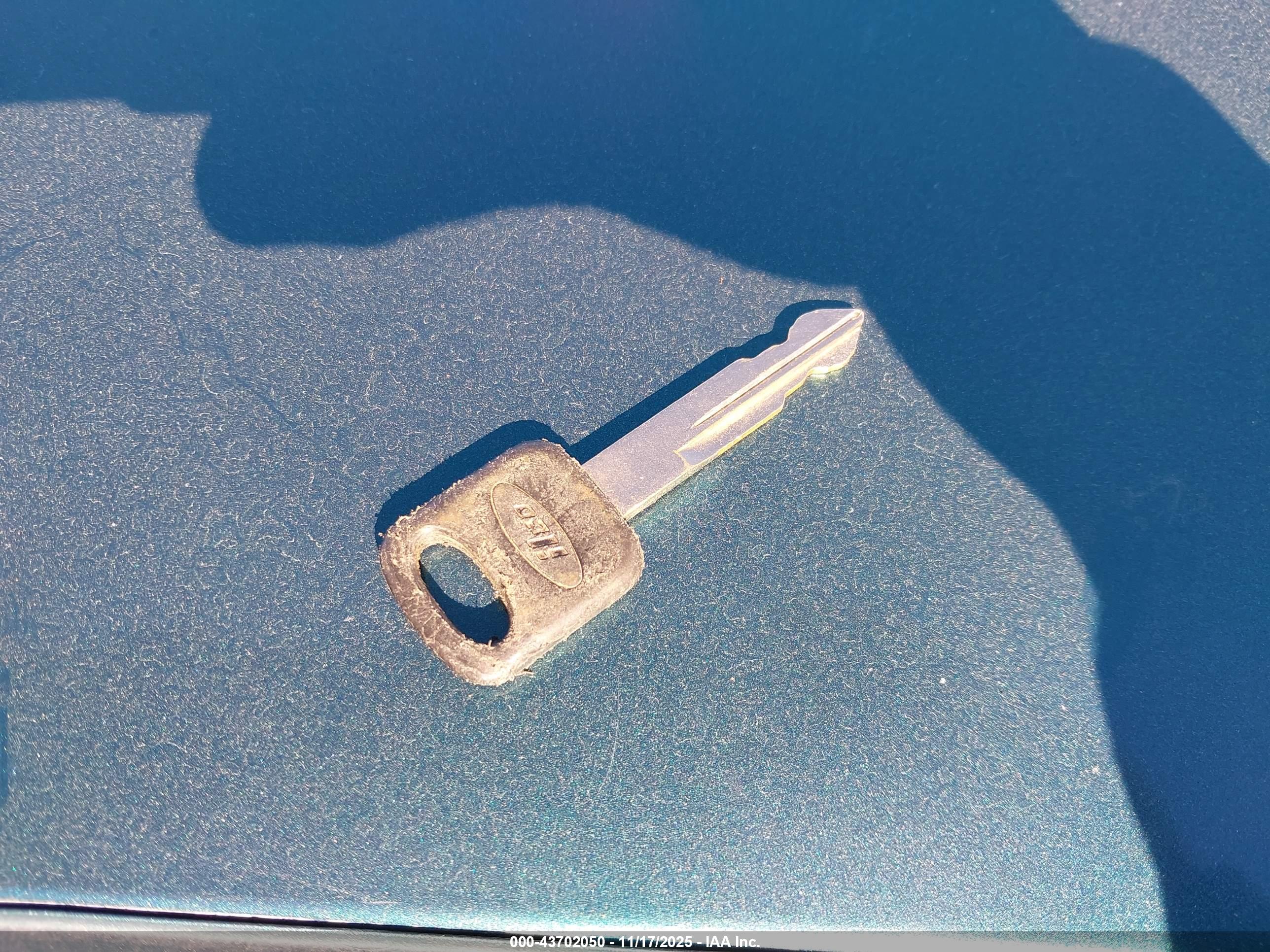 FORD TAURUS image 11