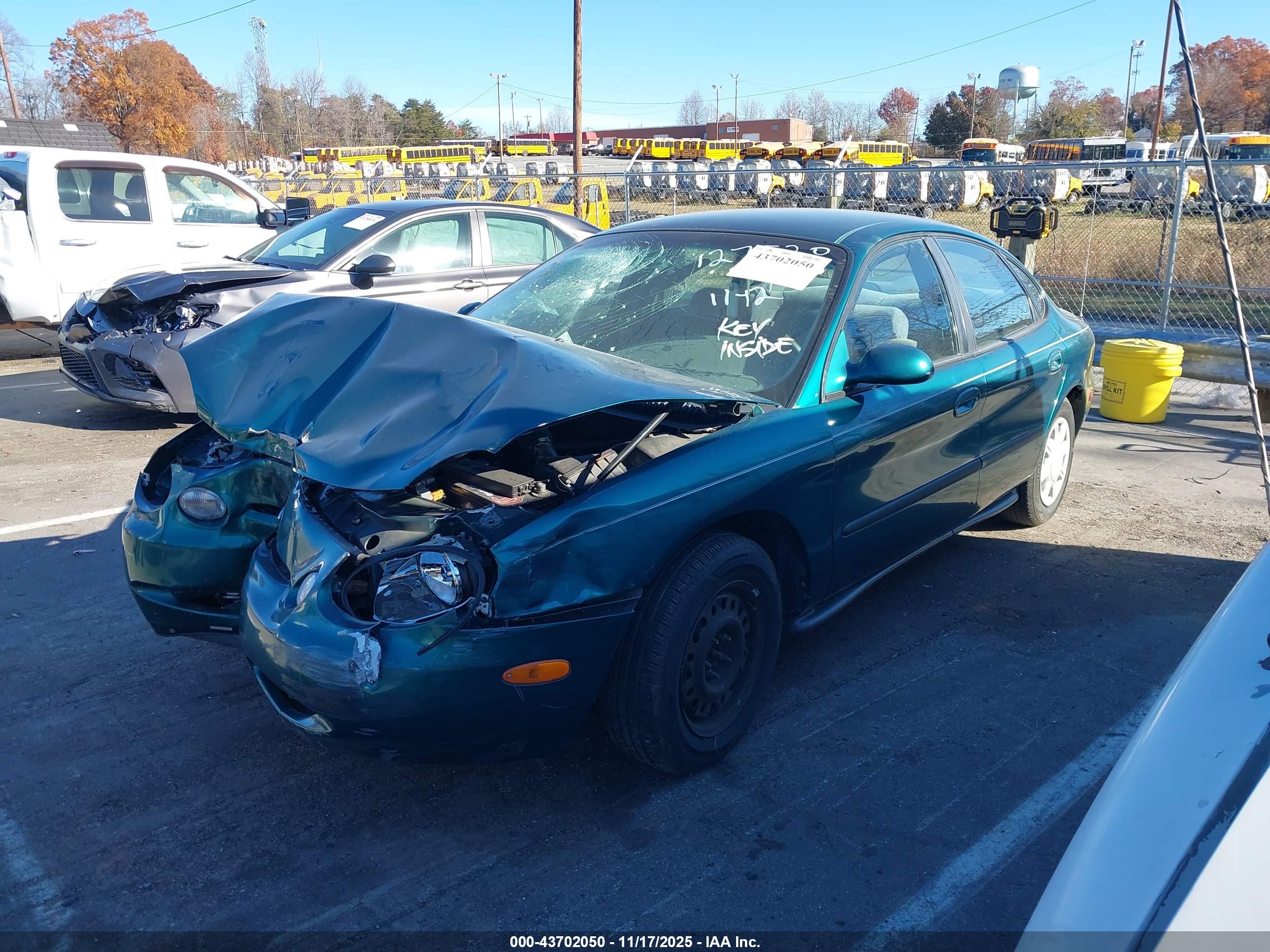 FORD TAURUS image 2