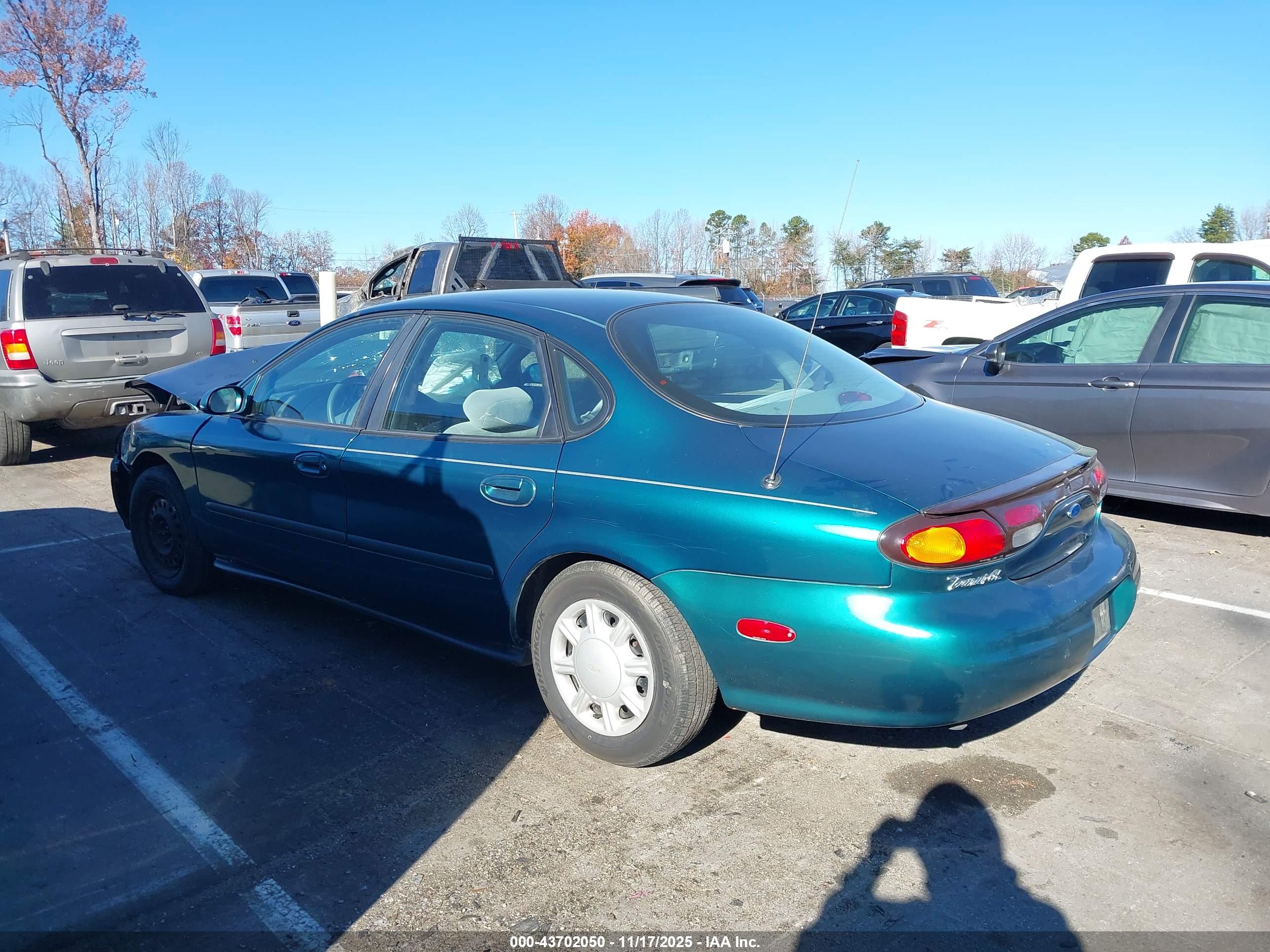 FORD TAURUS image 3