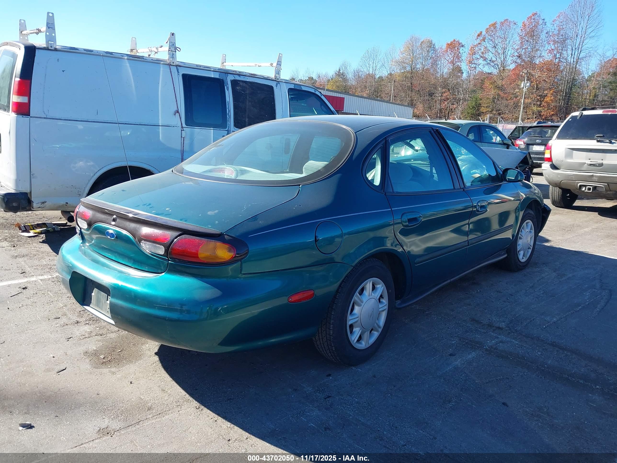 FORD TAURUS image 4