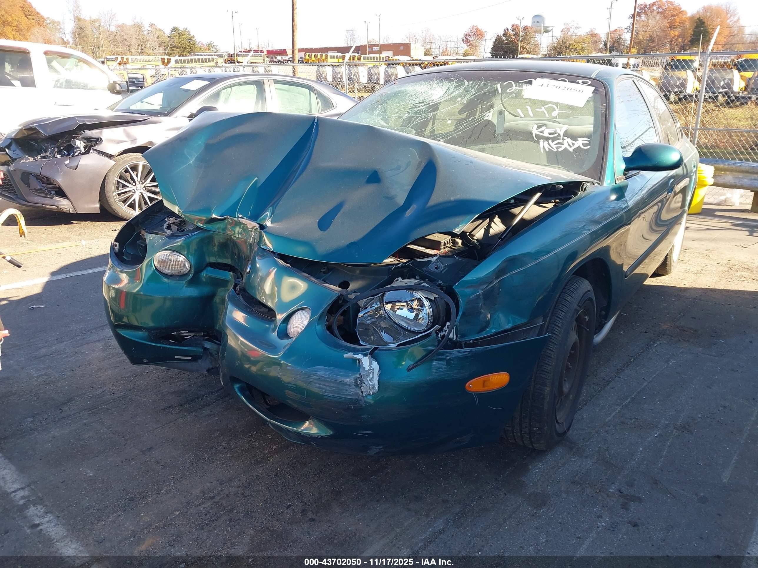 FORD TAURUS image 6
