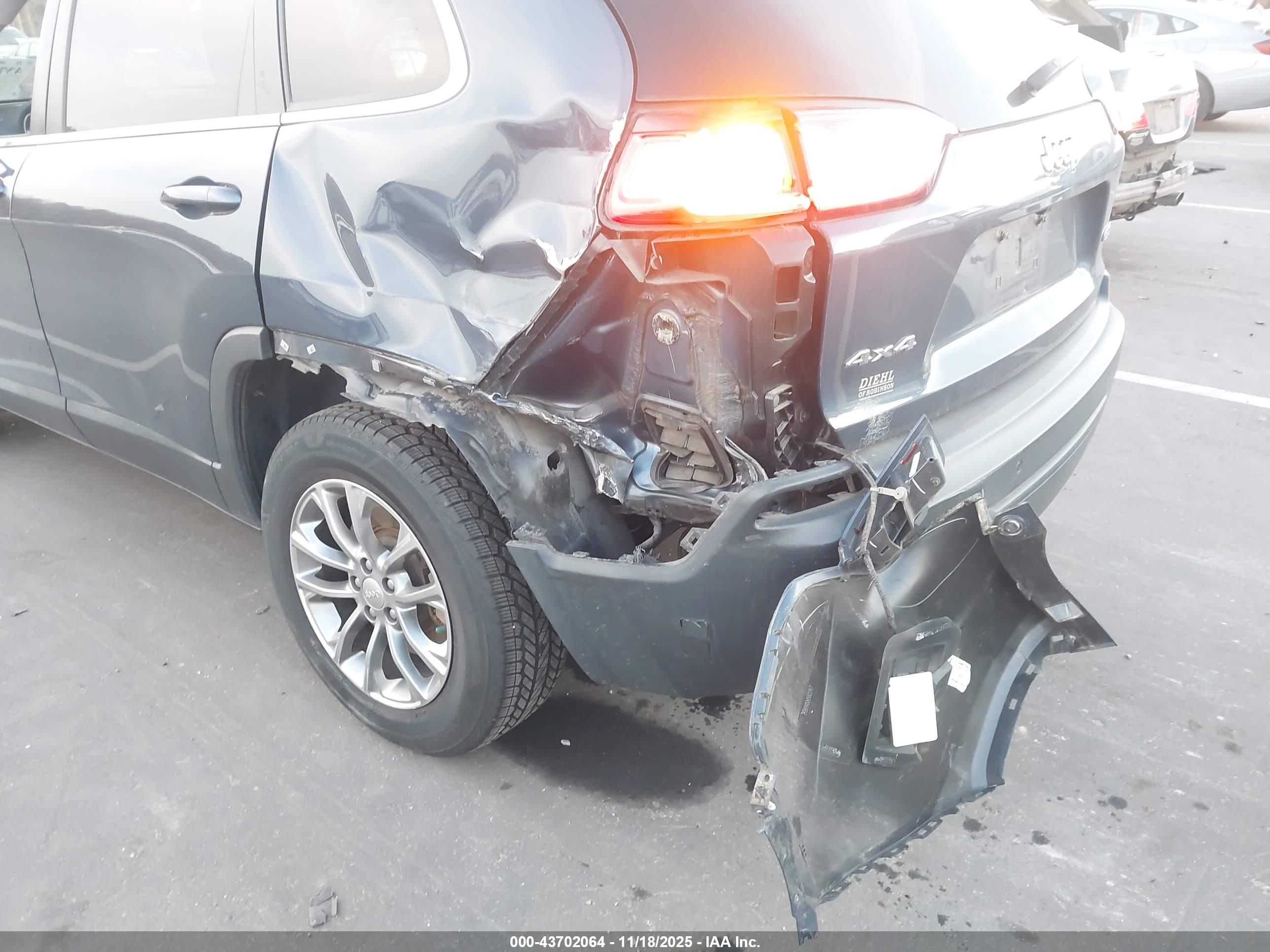 JEEP CHEROKEE image 6