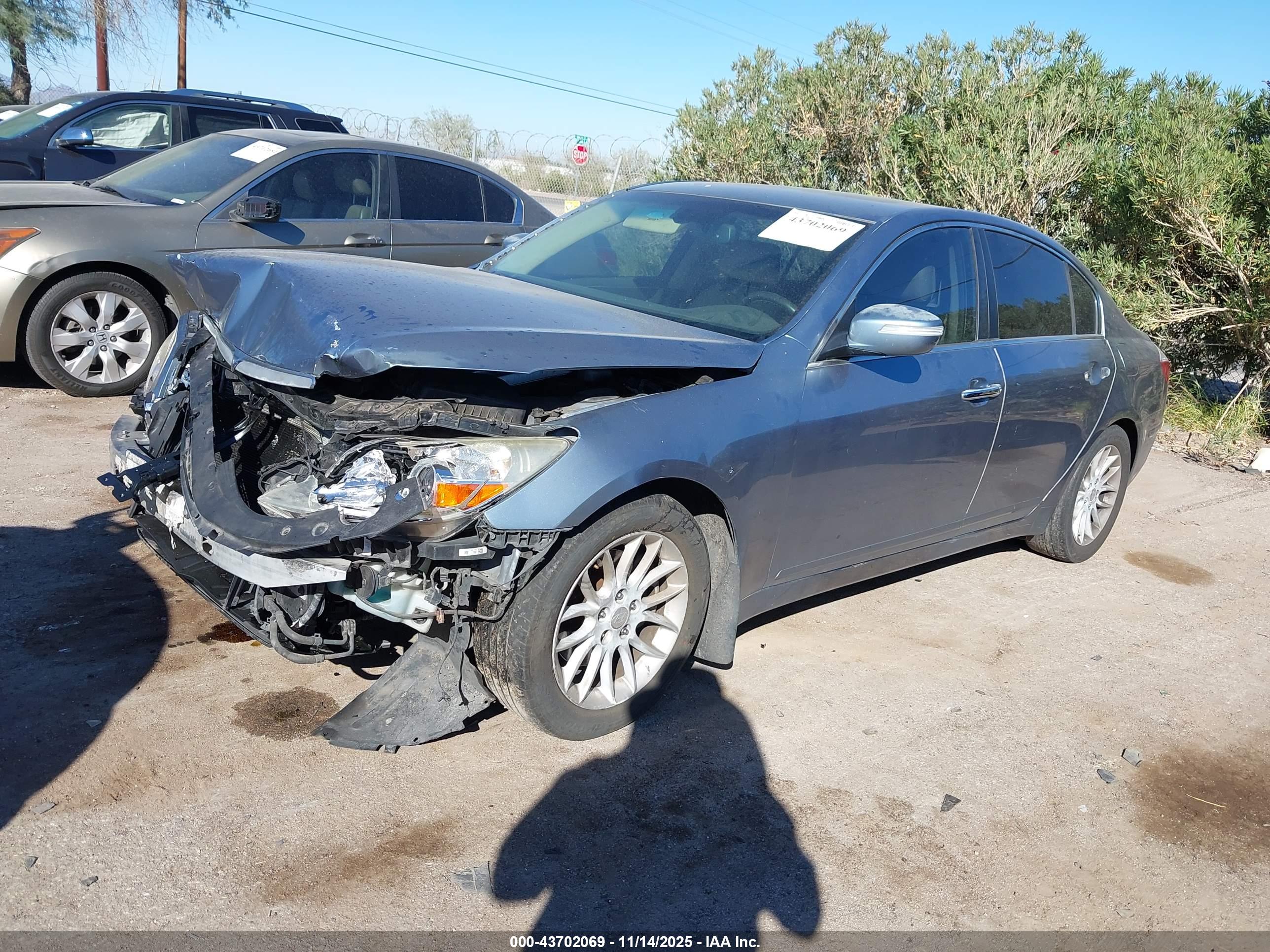 HYUNDAI GENESIS image 2