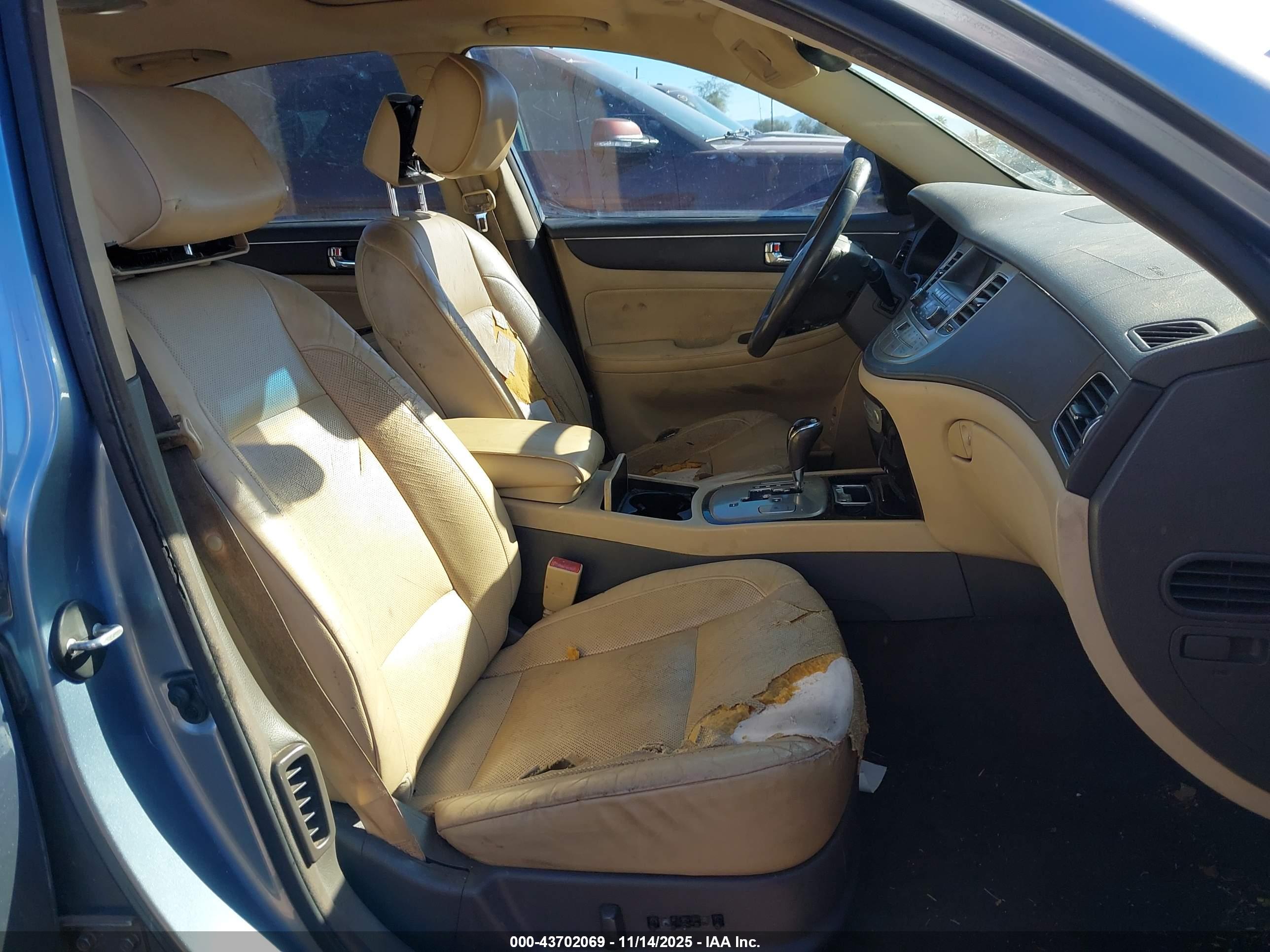 HYUNDAI GENESIS image 5