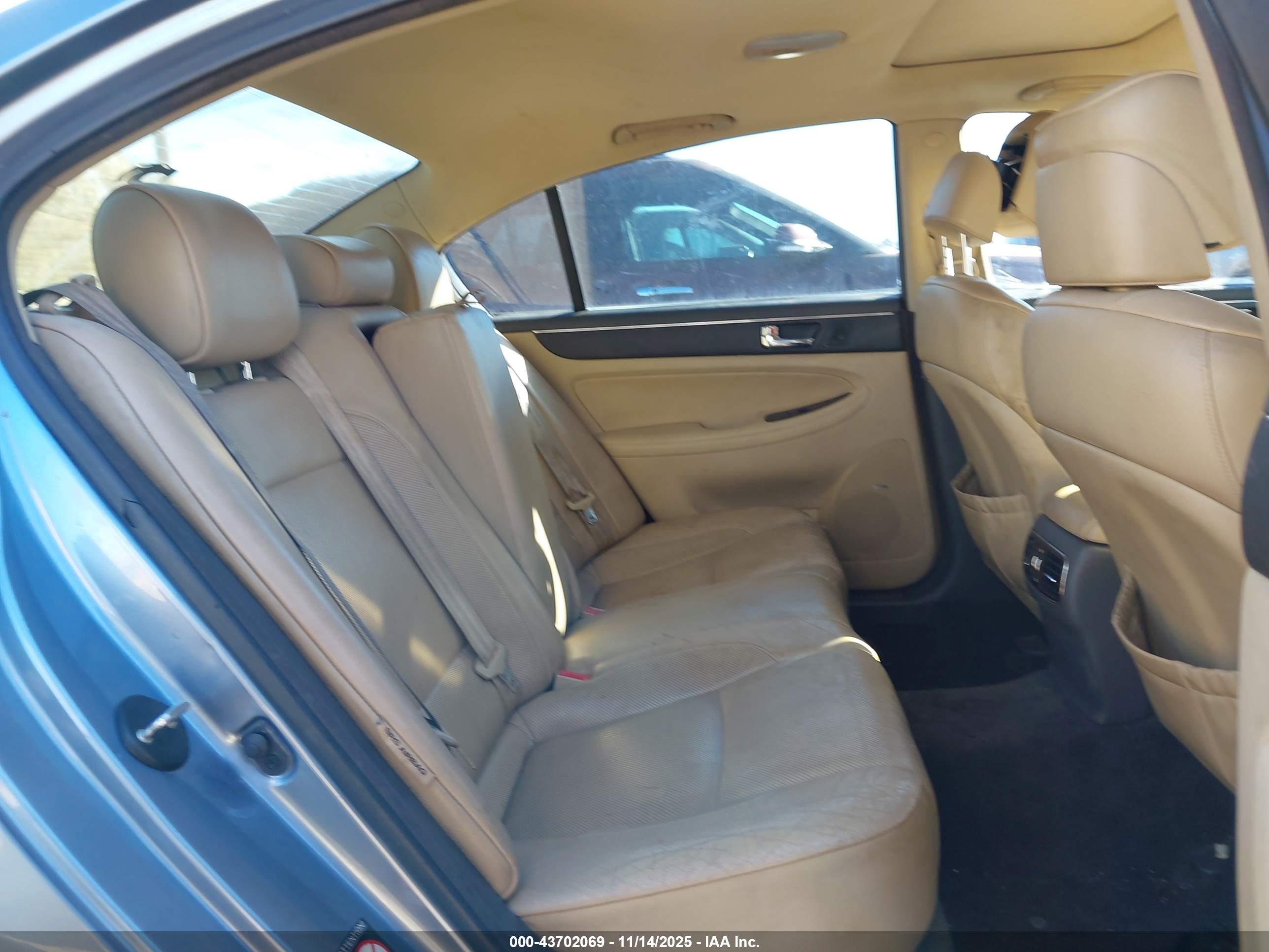 HYUNDAI GENESIS image 8
