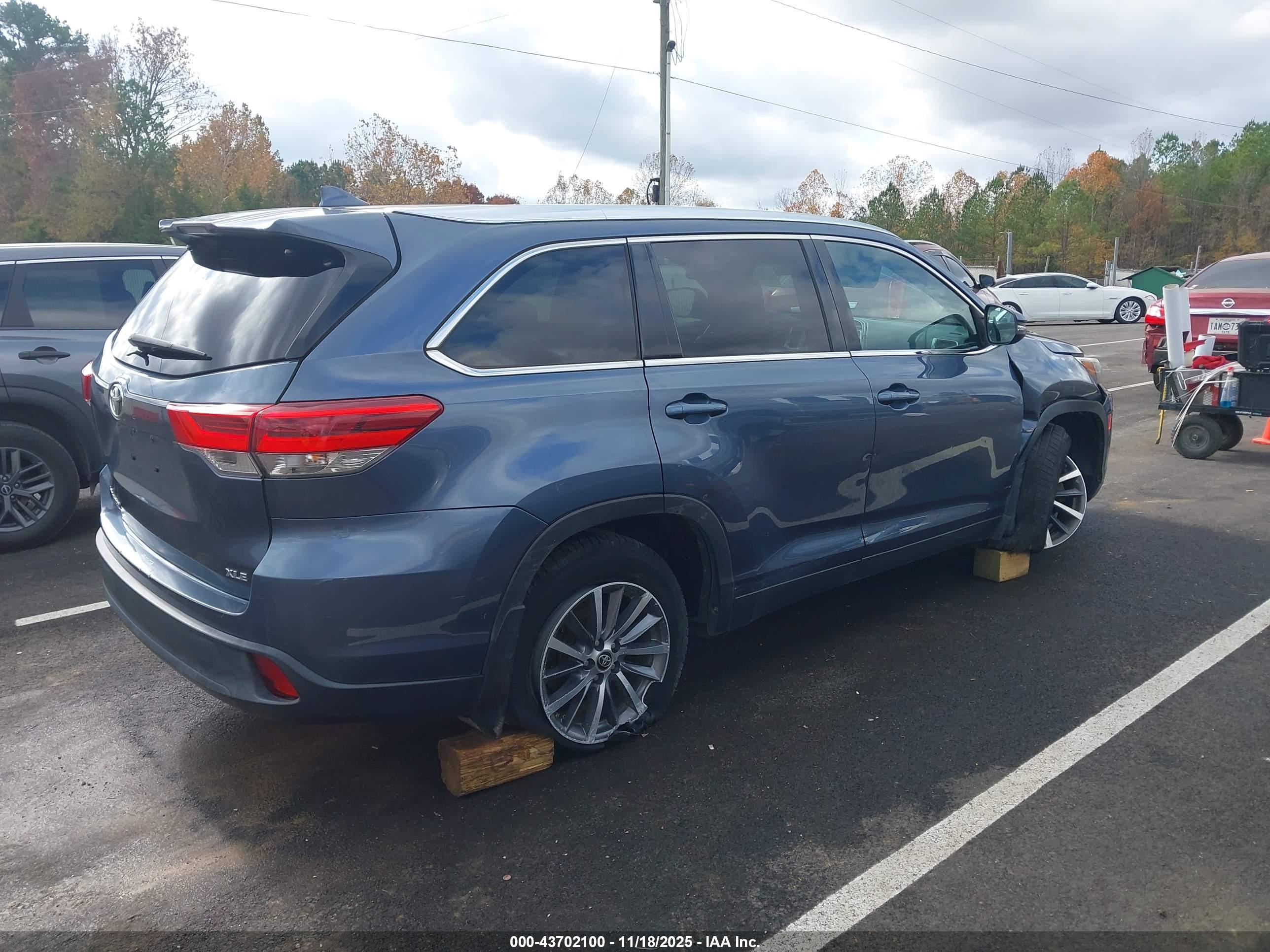 TOYOTA HIGHLANDER image 4