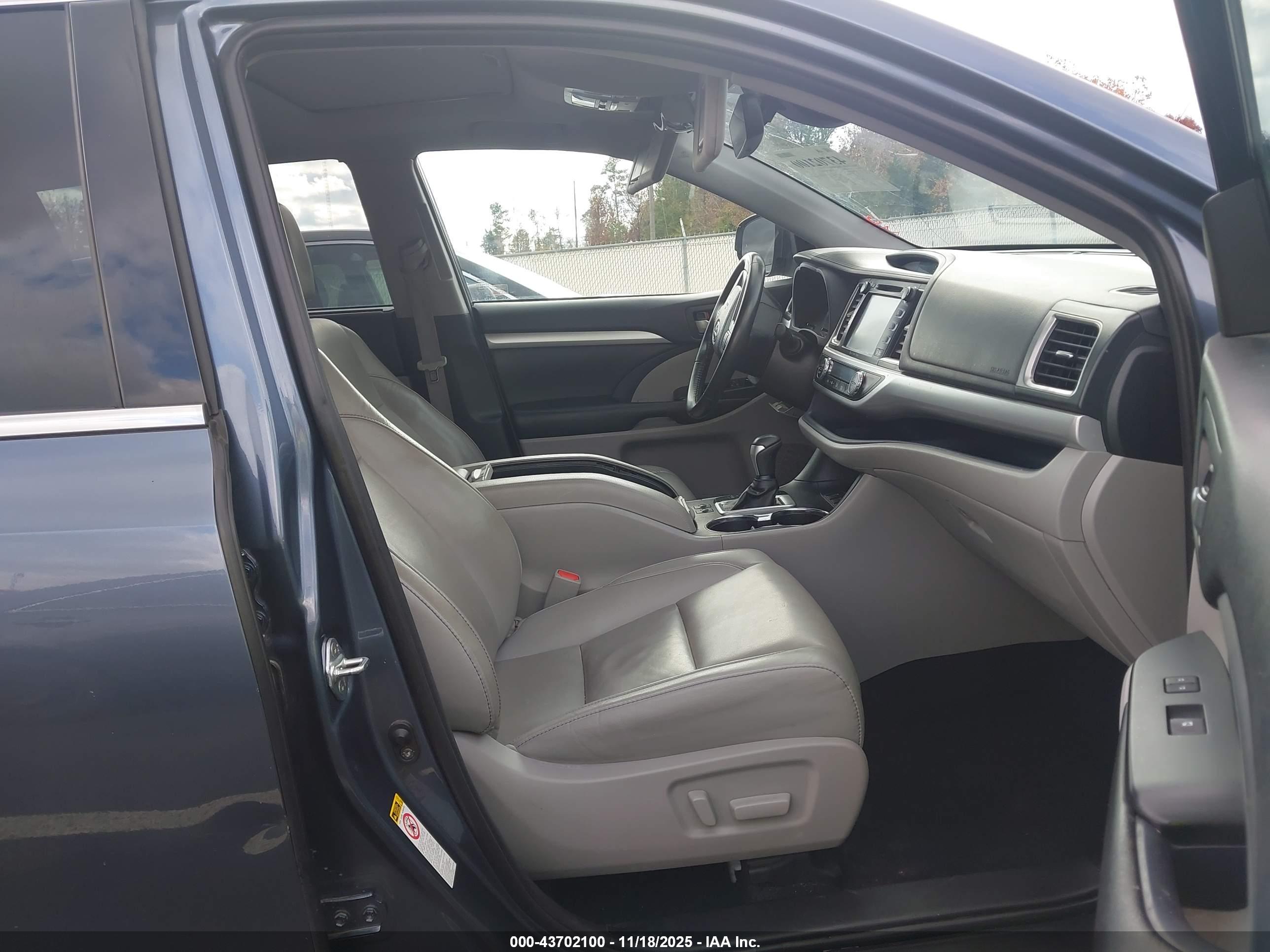 TOYOTA HIGHLANDER image 5