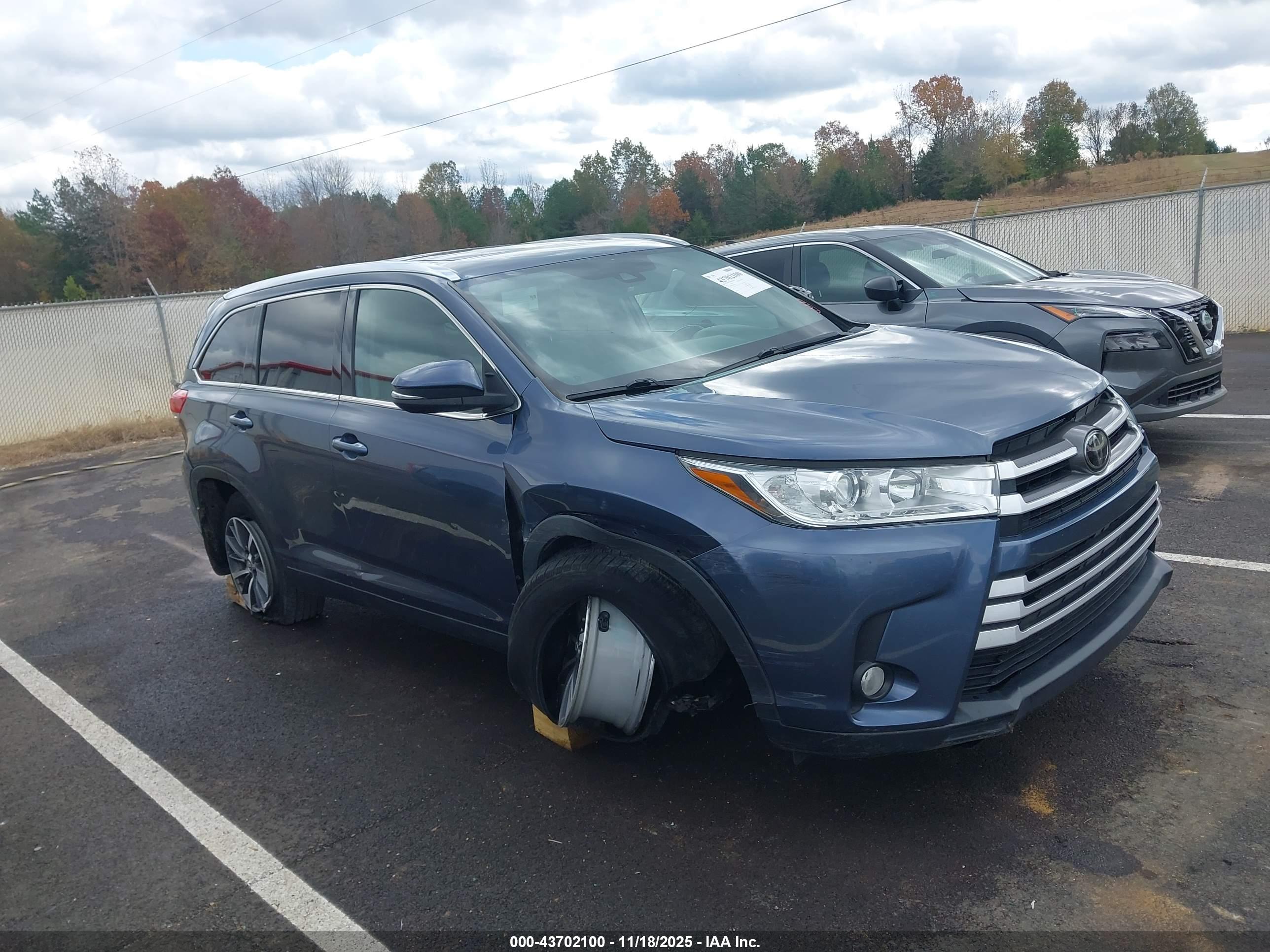 TOYOTA HIGHLANDER image 6