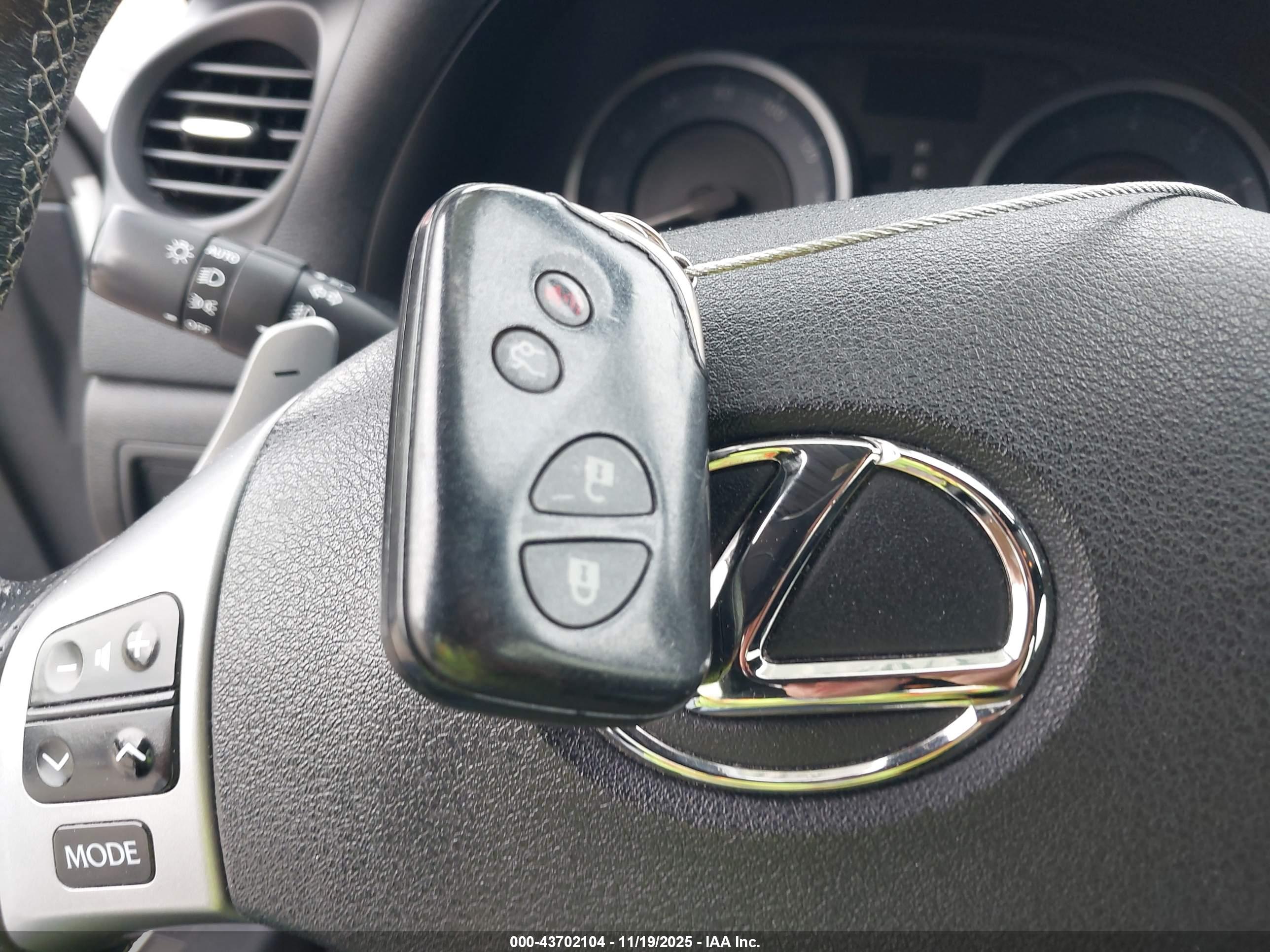 LEXUS IS image 11