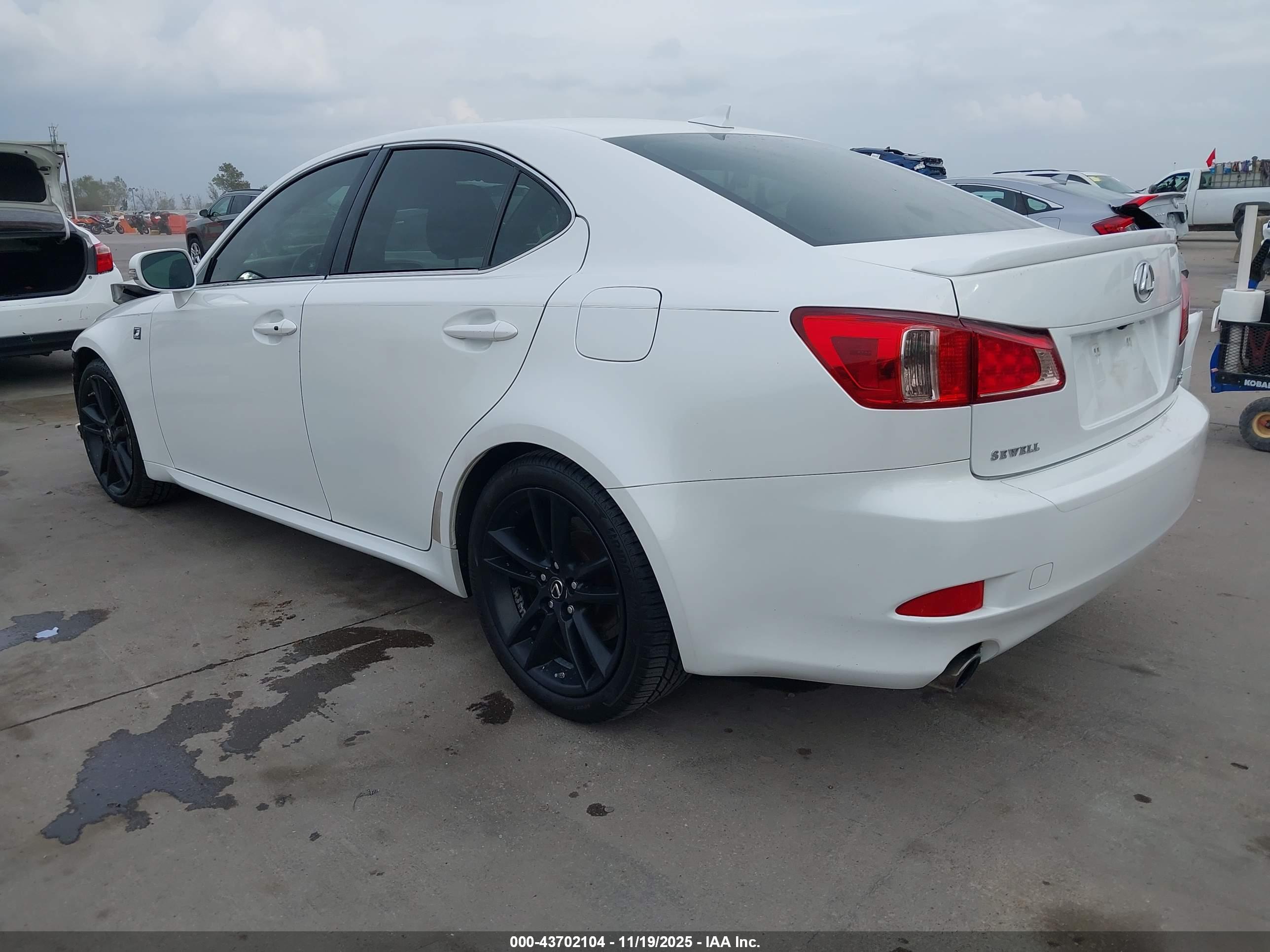 LEXUS IS image 3