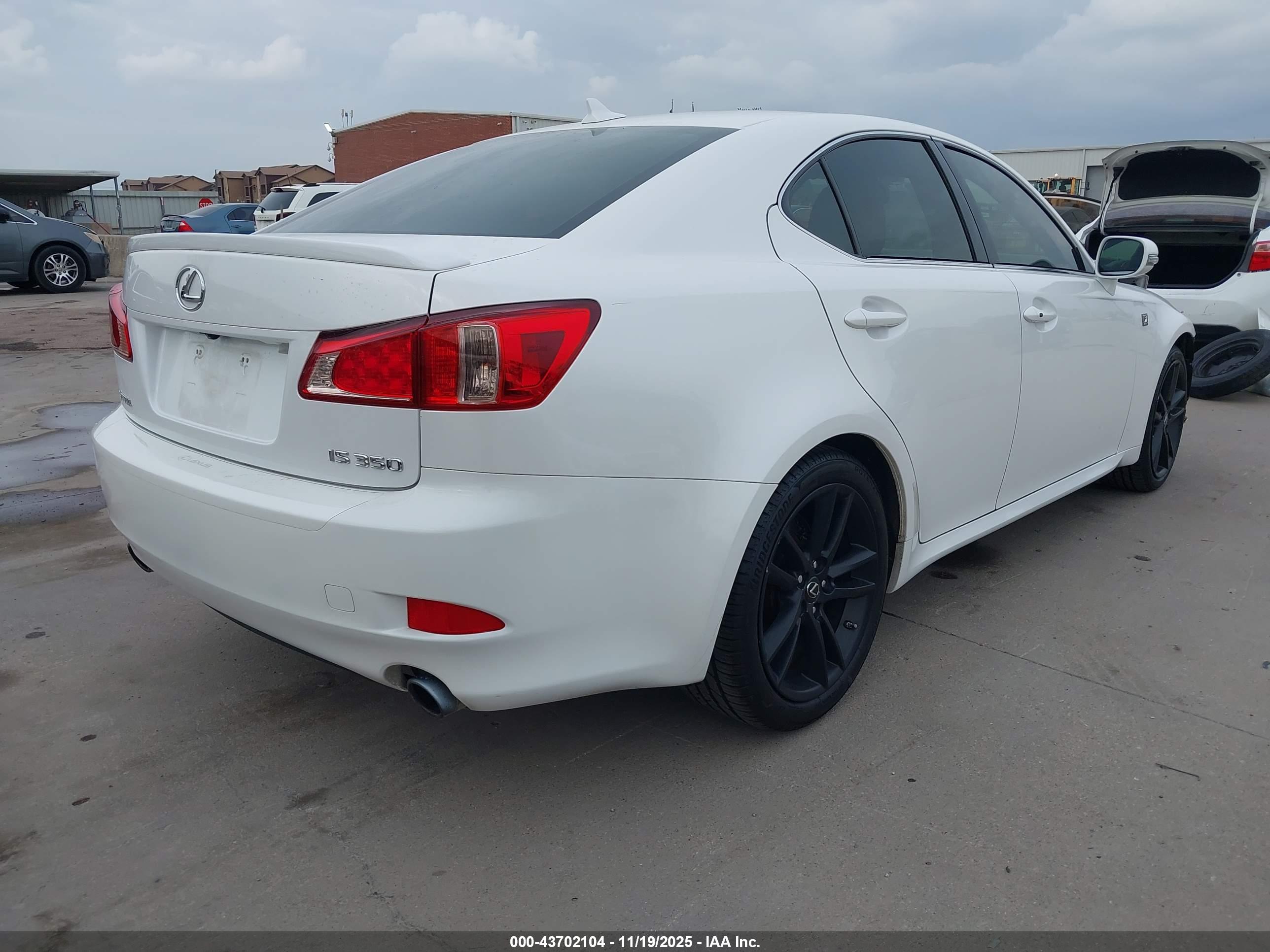LEXUS IS image 4