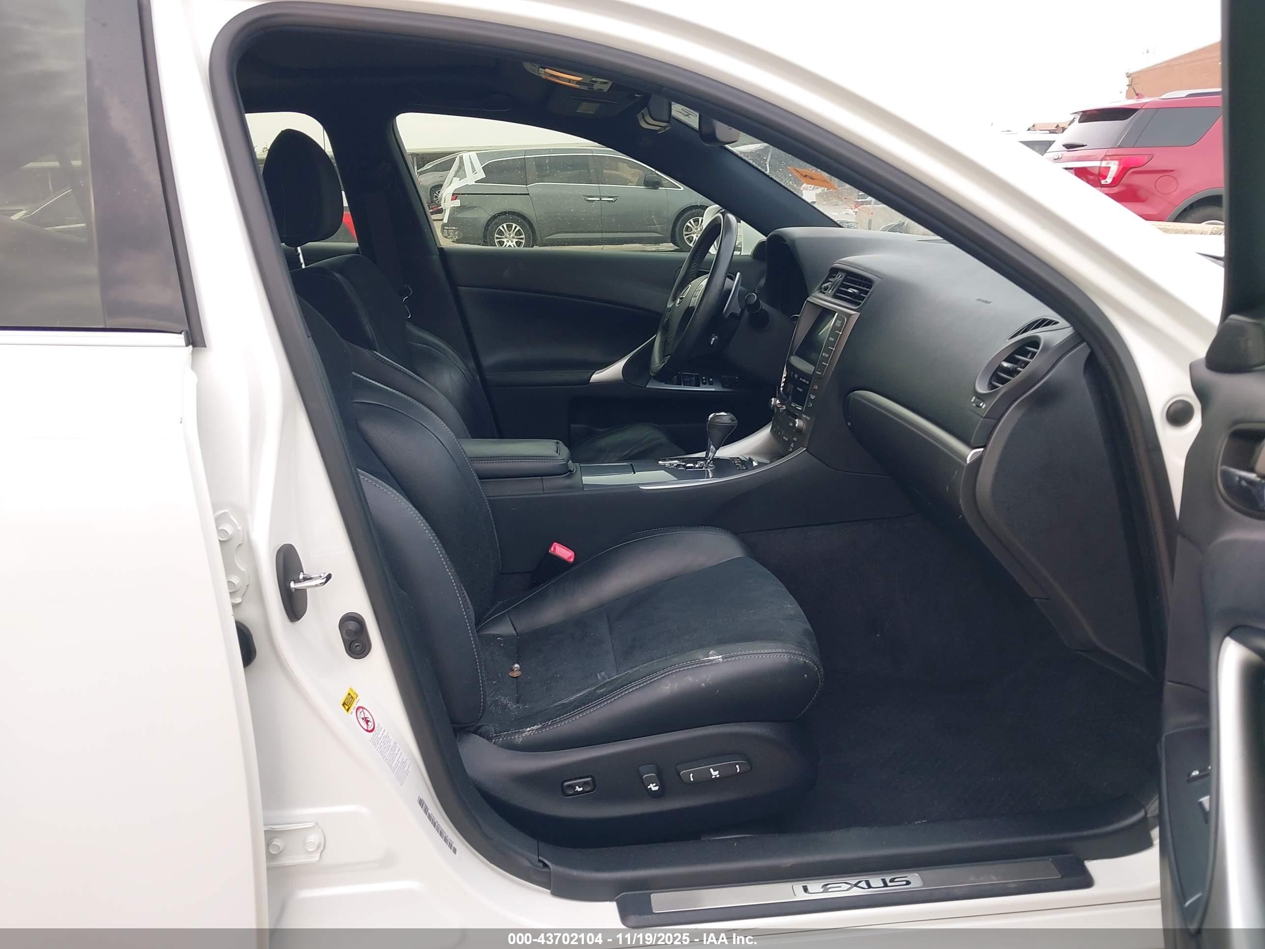 LEXUS IS image 5