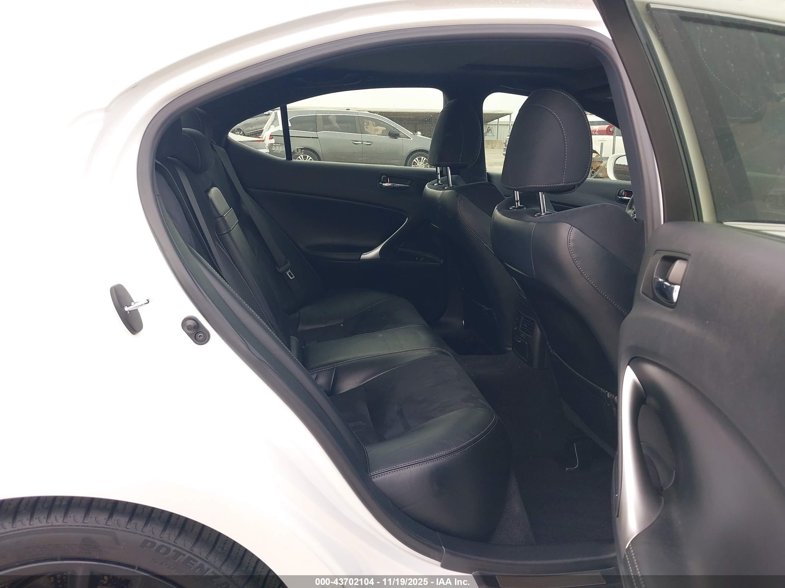 LEXUS IS image 8