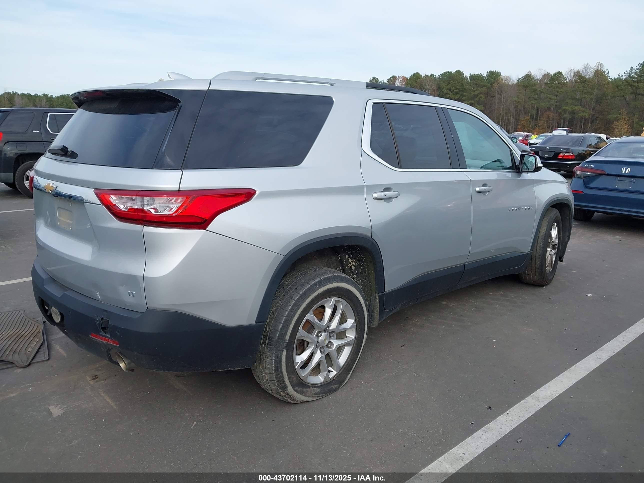 CHEVROLET TRAVERSE image 4