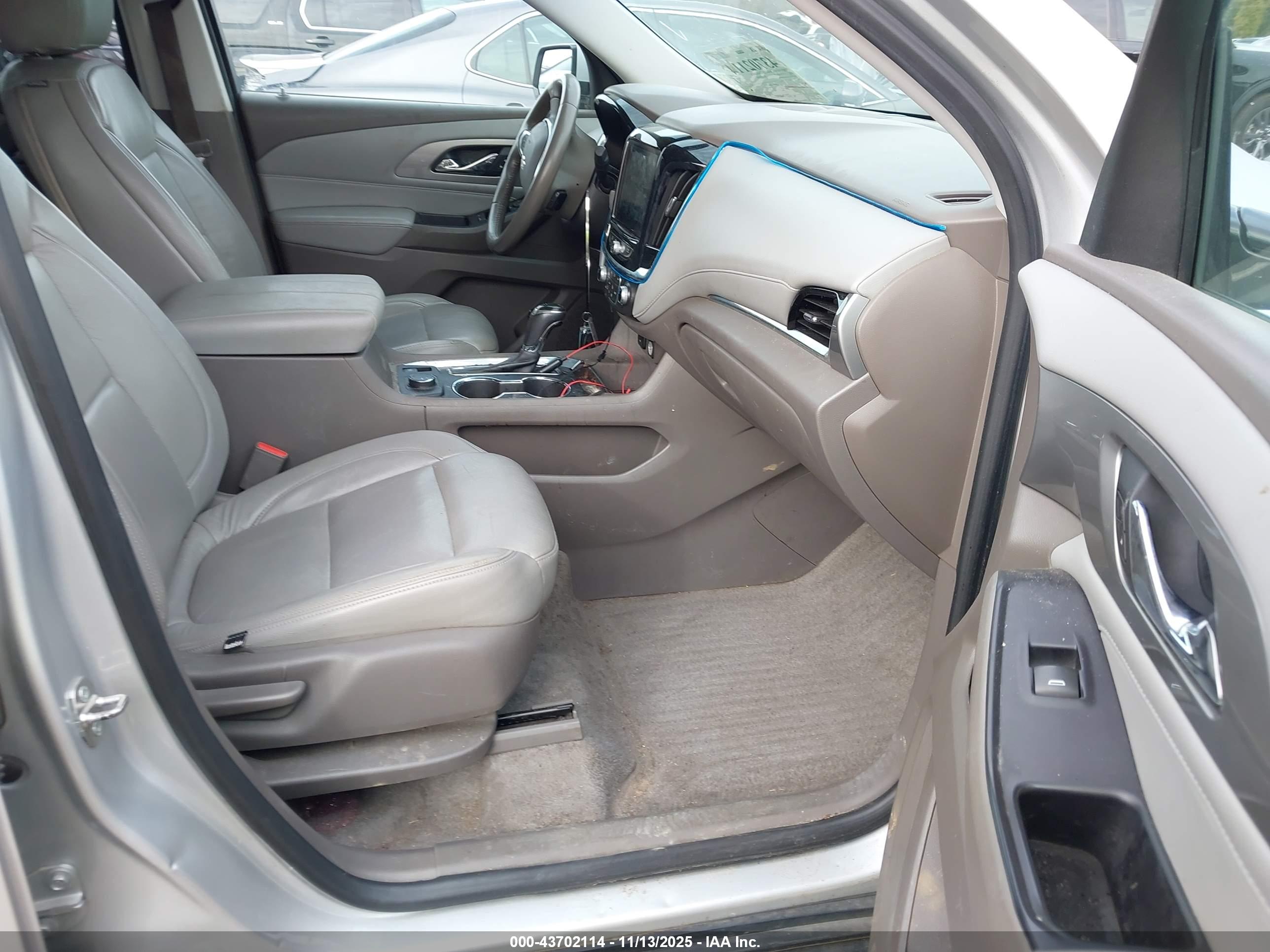 CHEVROLET TRAVERSE image 5