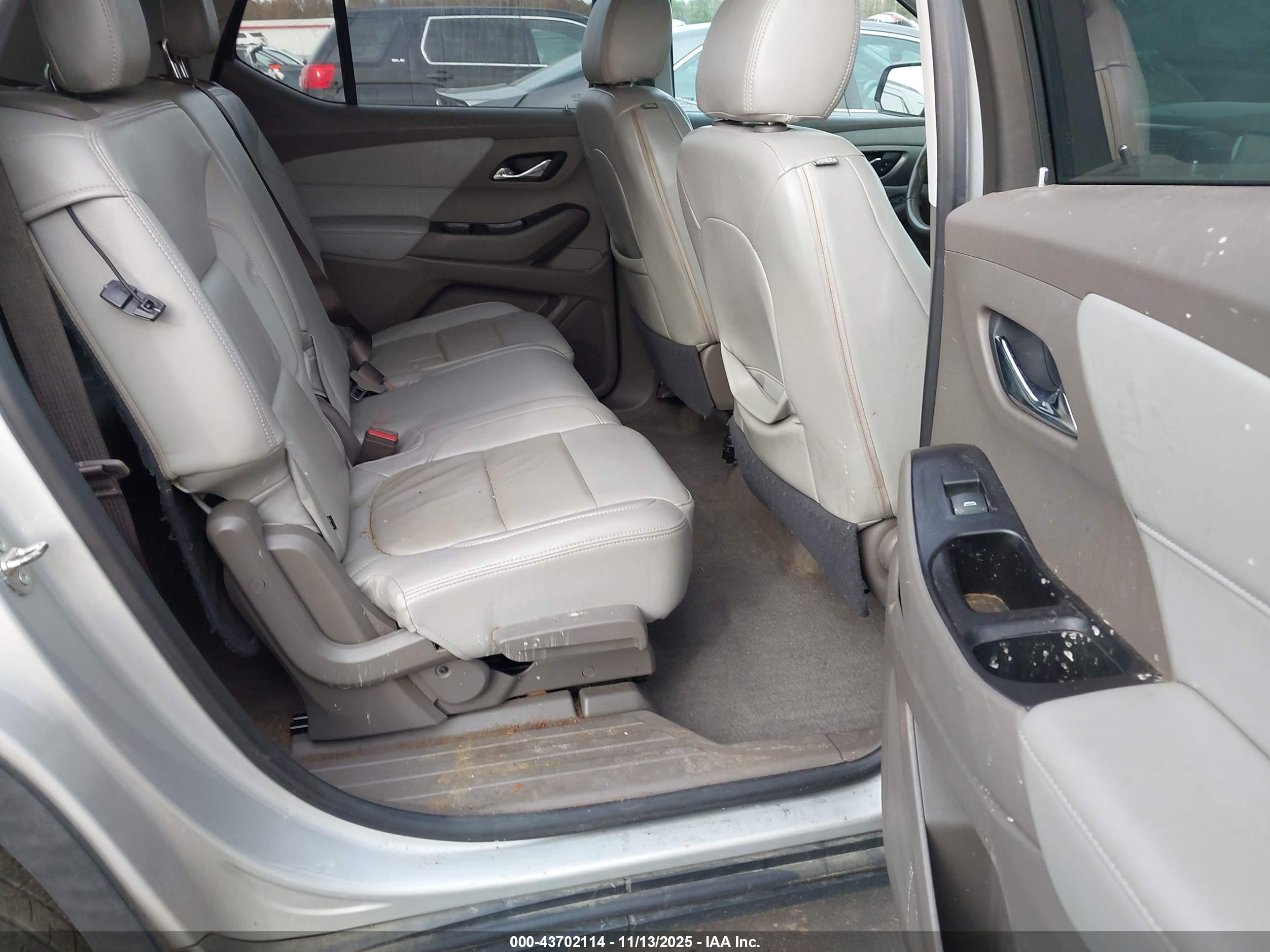 CHEVROLET TRAVERSE image 8