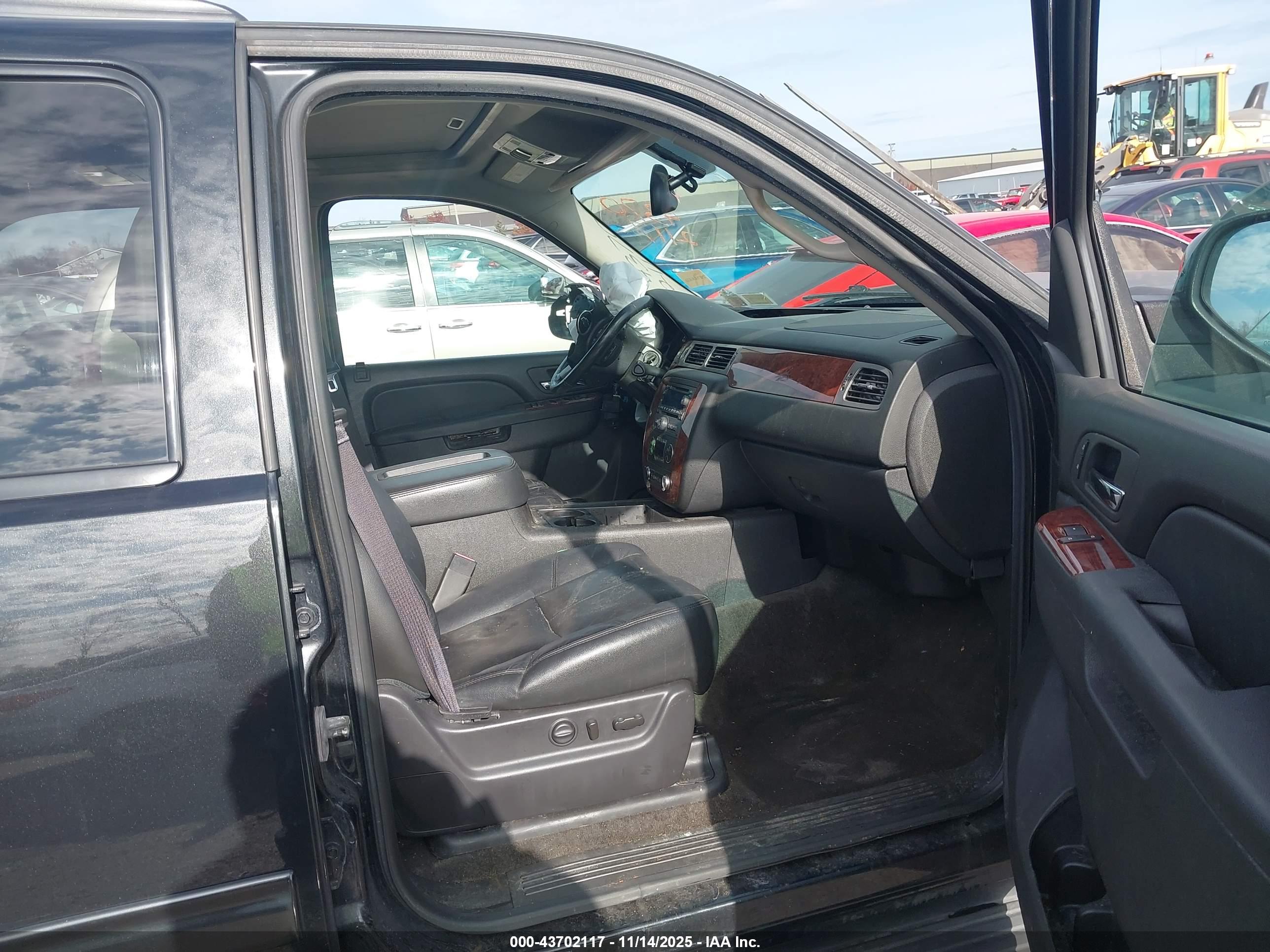 CHEVROLET TAHOE image 5
