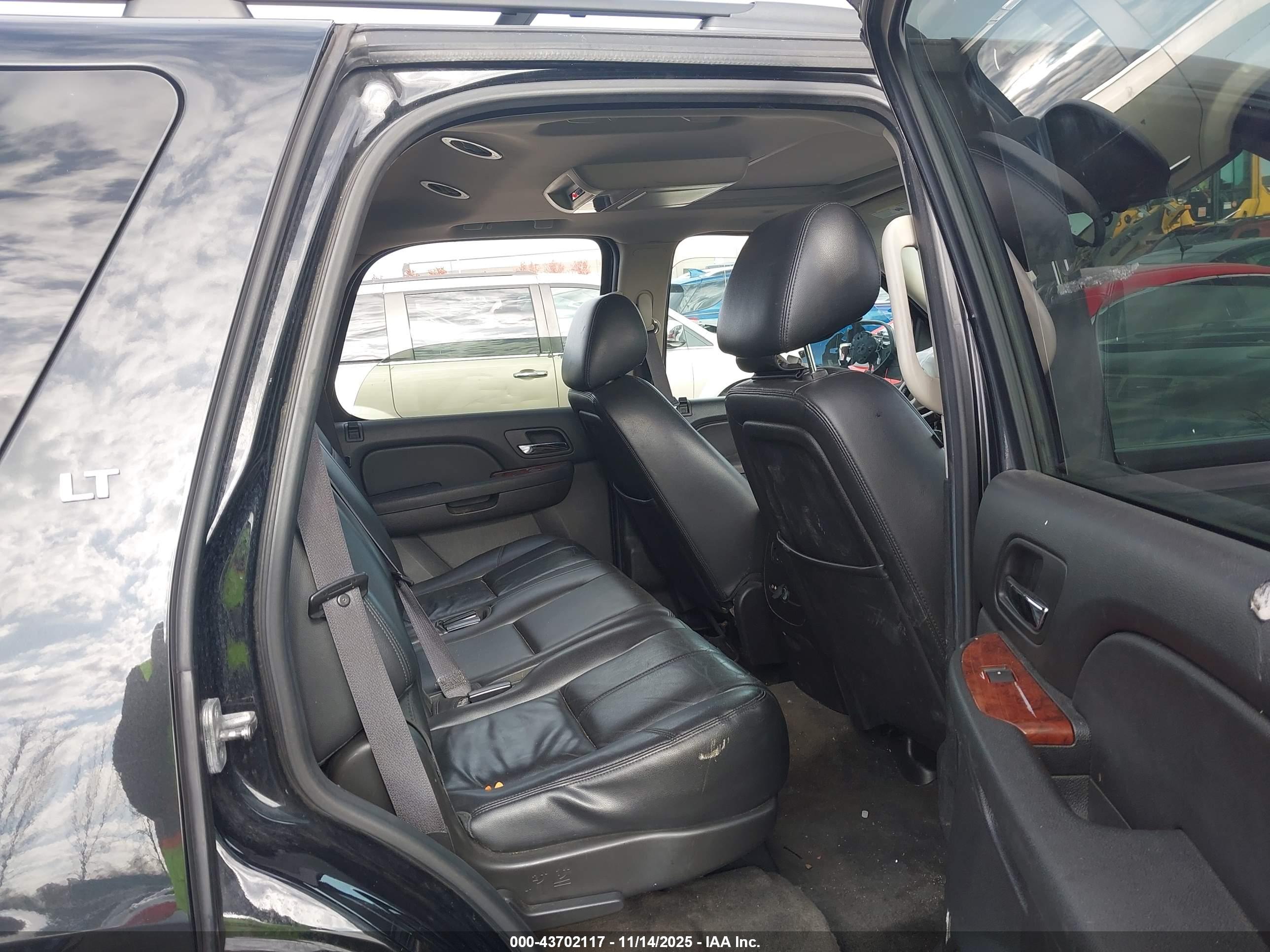 CHEVROLET TAHOE image 8