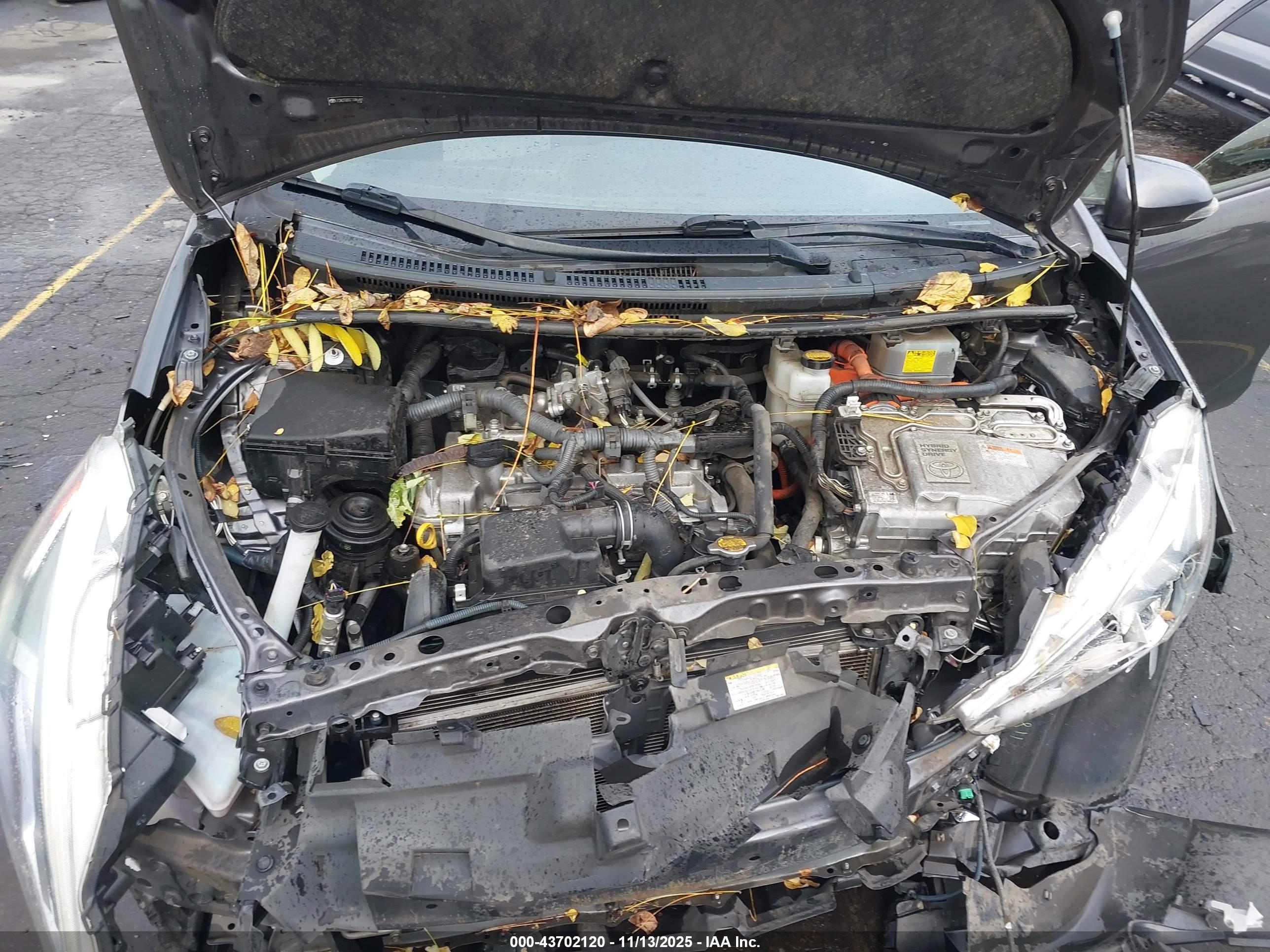 TOYOTA PRIUS image 10