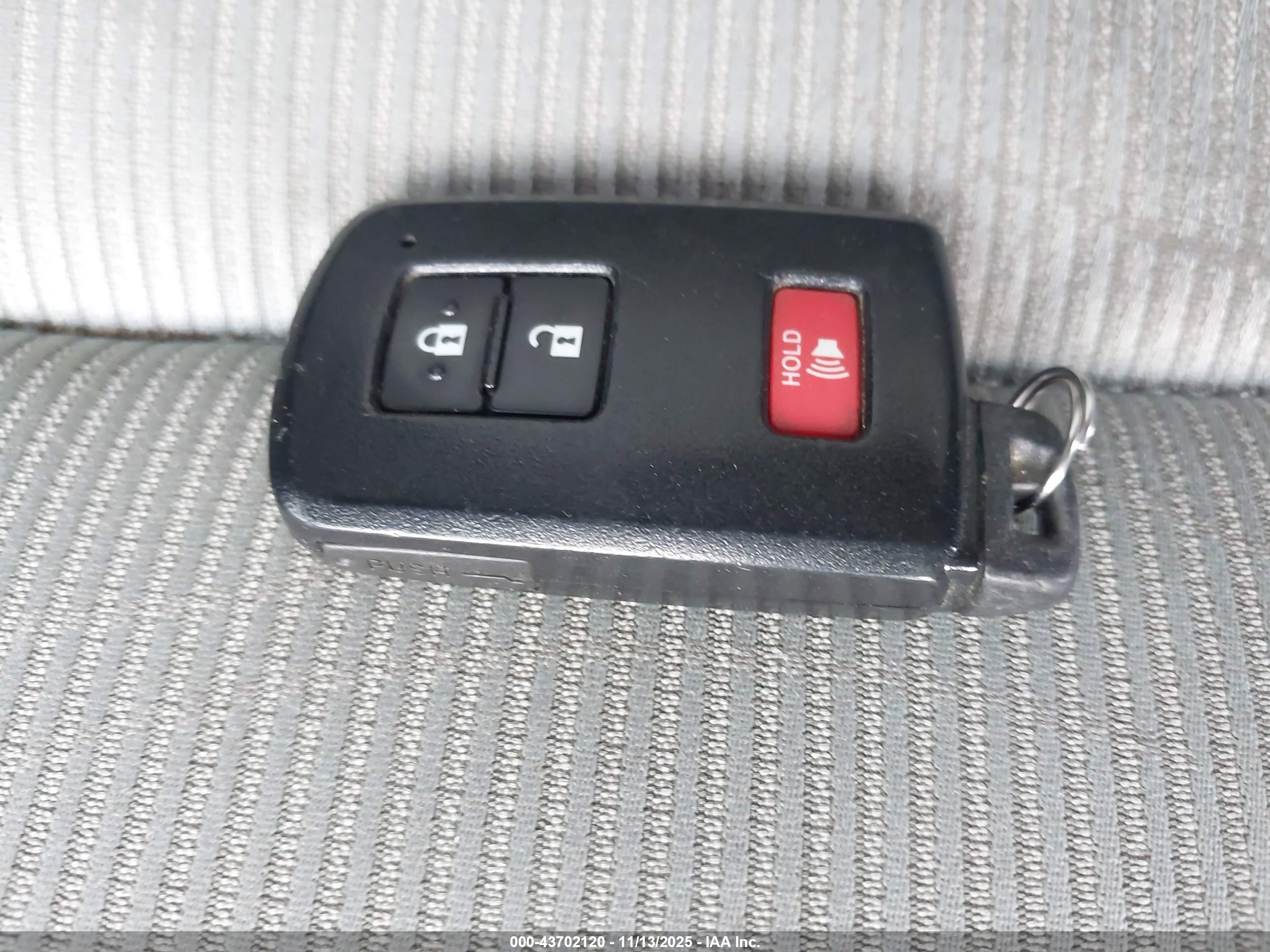TOYOTA PRIUS image 11