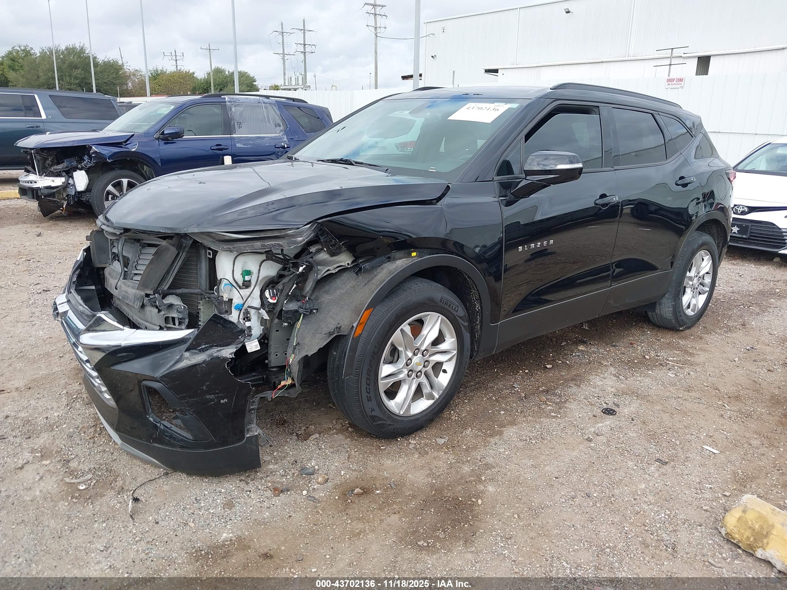 CHEVROLET BLAZER image 2